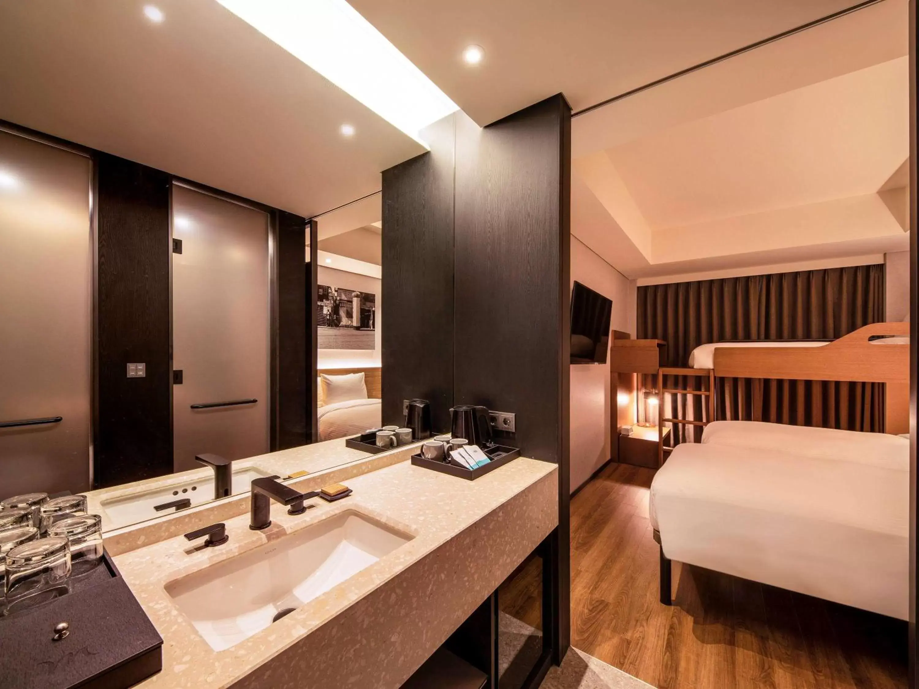 Photo of the whole room, Bathroom in Mercure Ambassador Seoul Hongdae