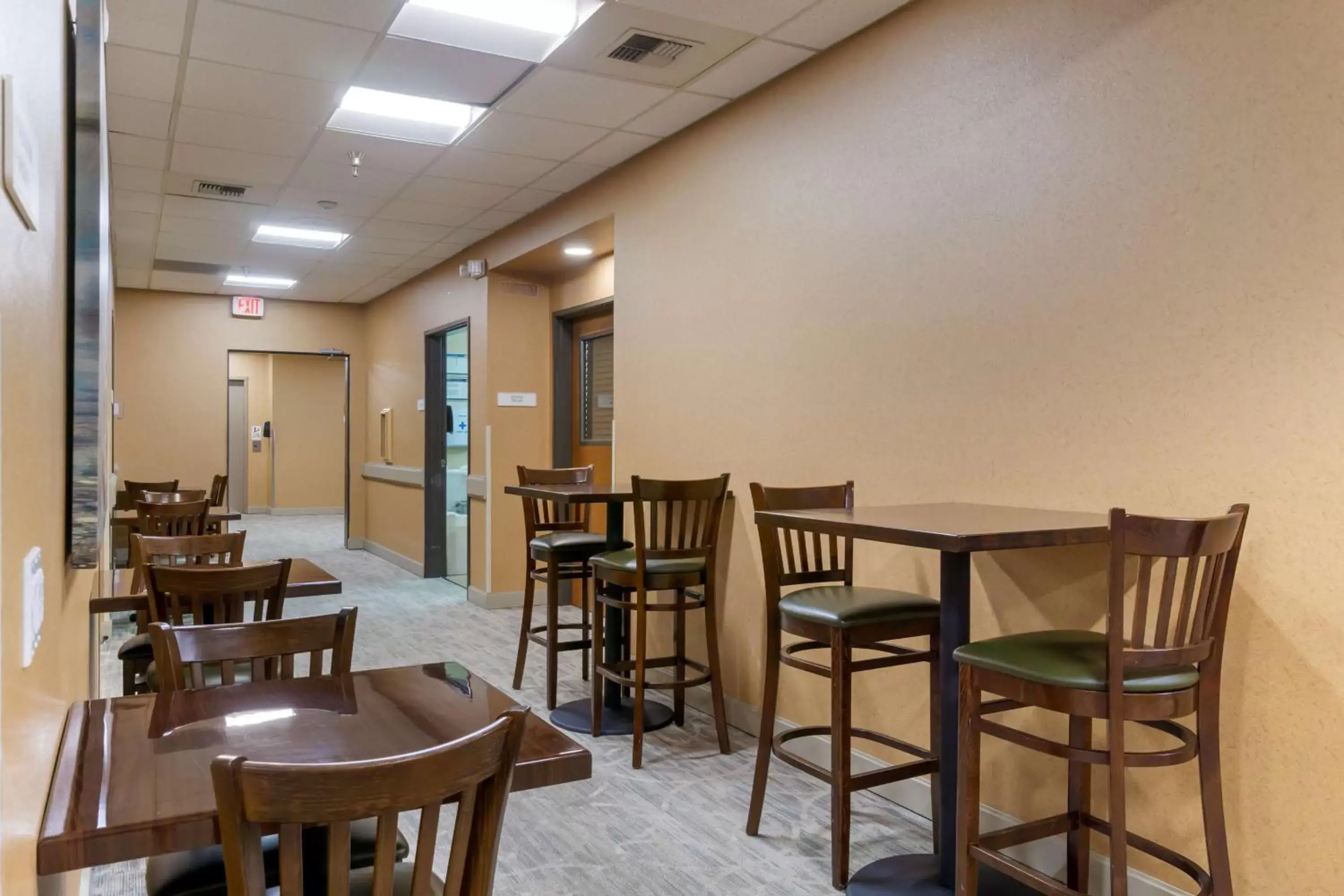 Breakfast, Restaurant/Places to Eat in Best Western Plus Oak Harbor Hotel and Conference Center