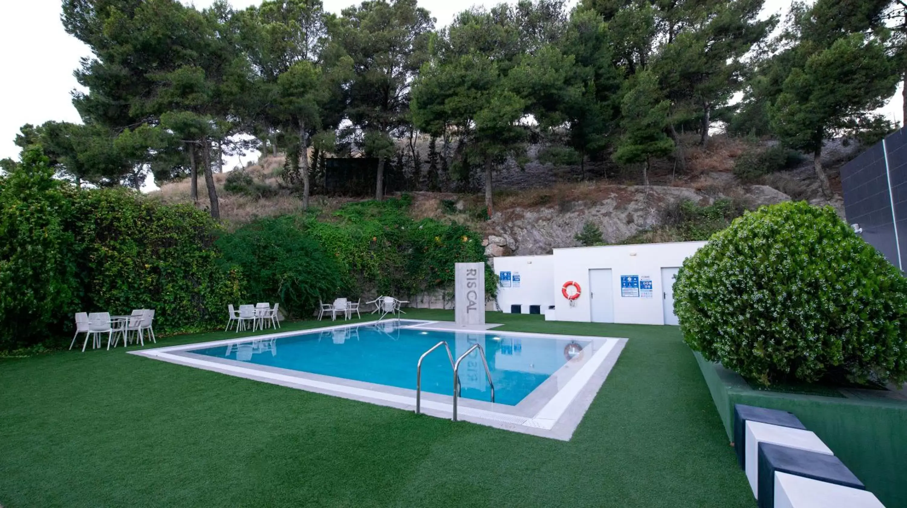 Swimming Pool in Sercotel Riscal