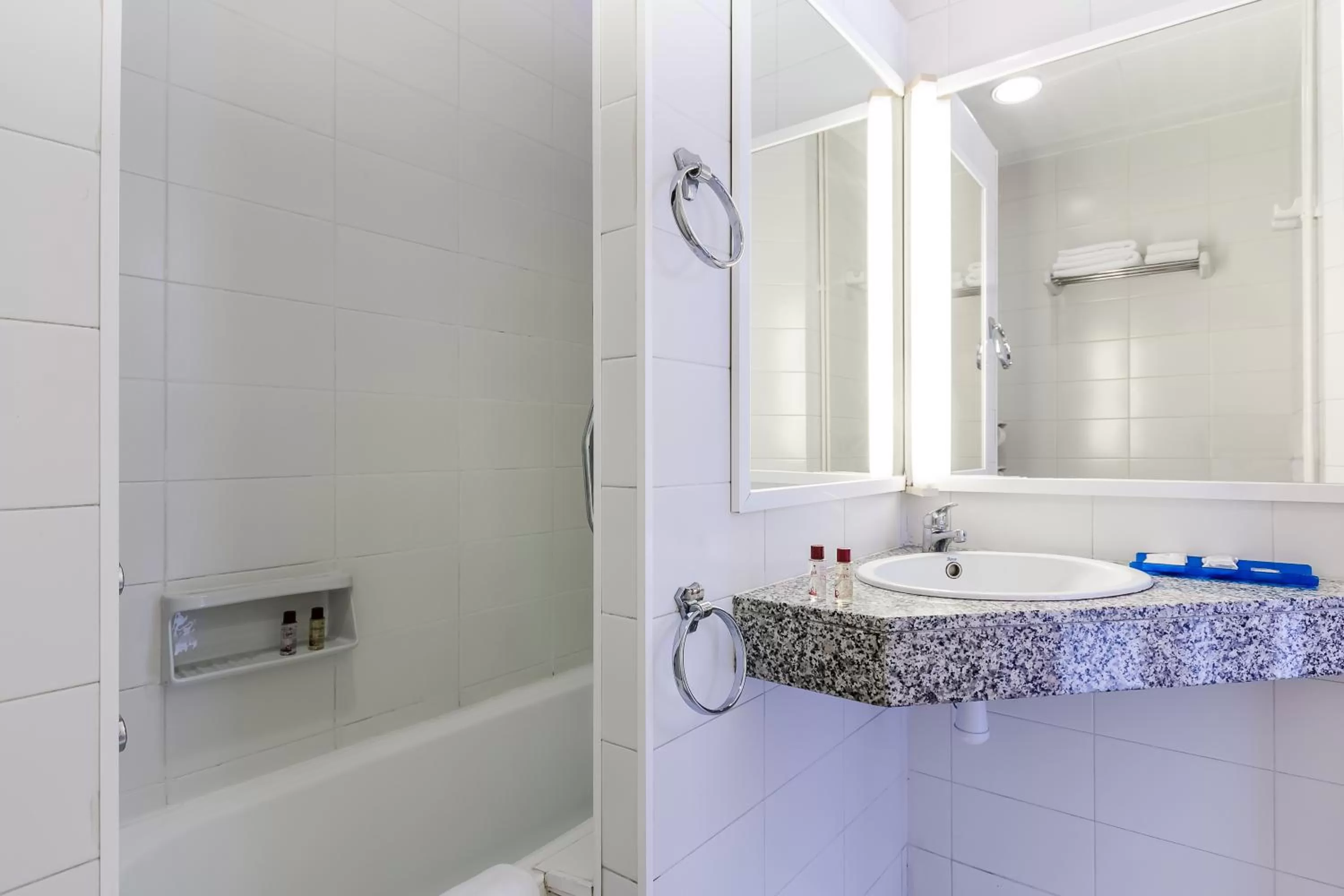 Photo of the whole room in Gran Sol Hotel