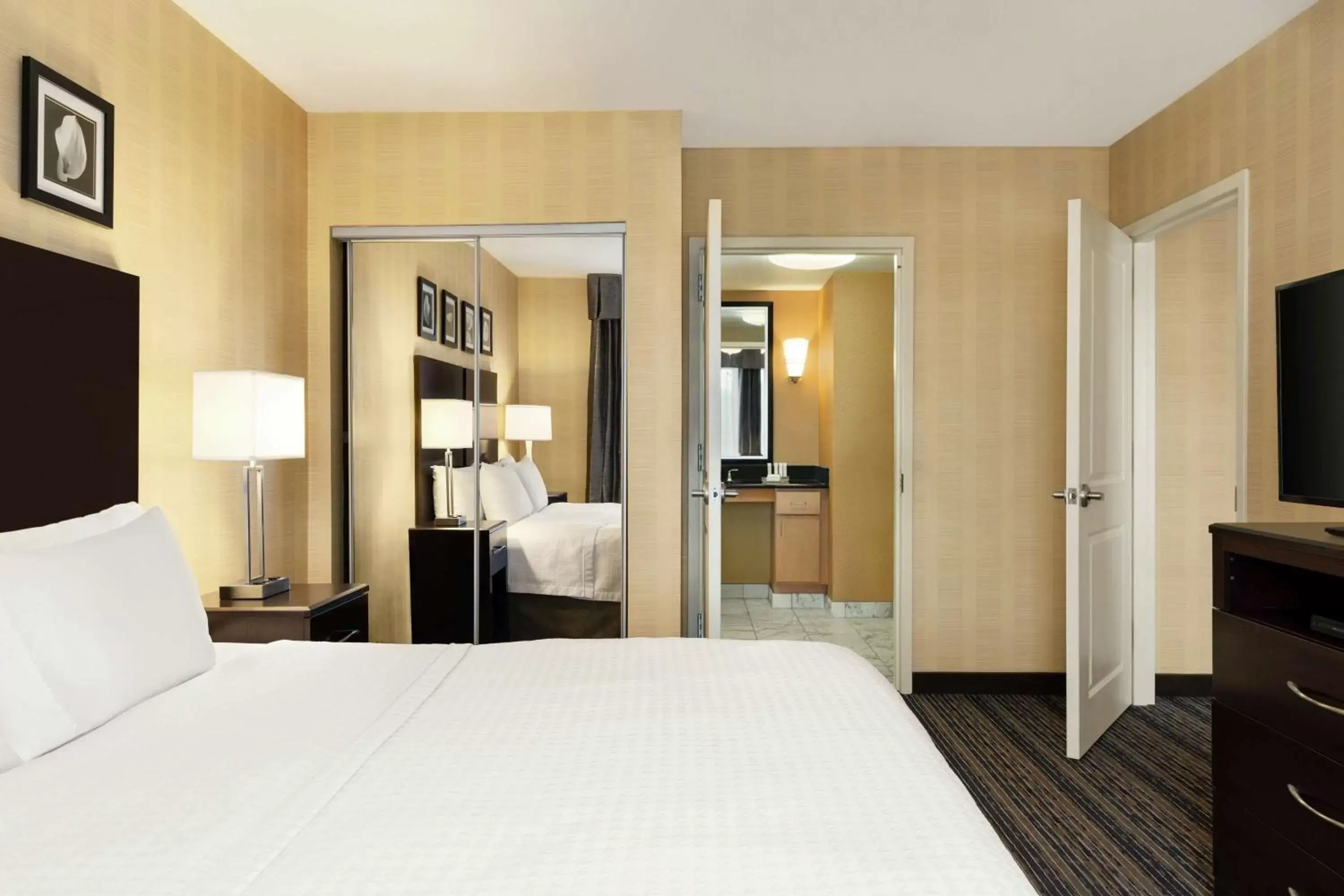 Bedroom, Bed in Homewood Suites by Hilton Newtown - Langhorne, PA