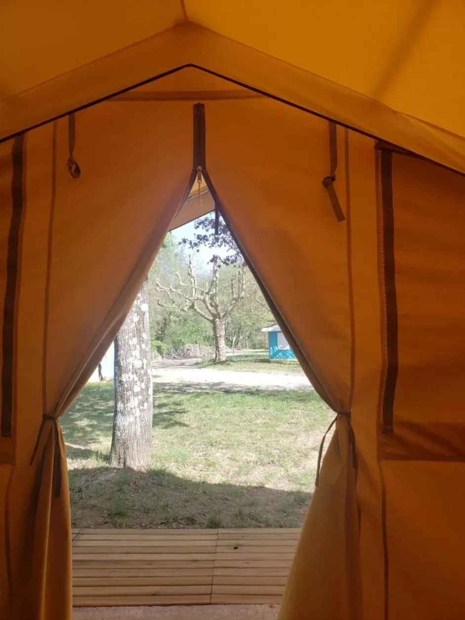 Garden view in Le Moulin D'onclaire Camping et chambres d'hôtes