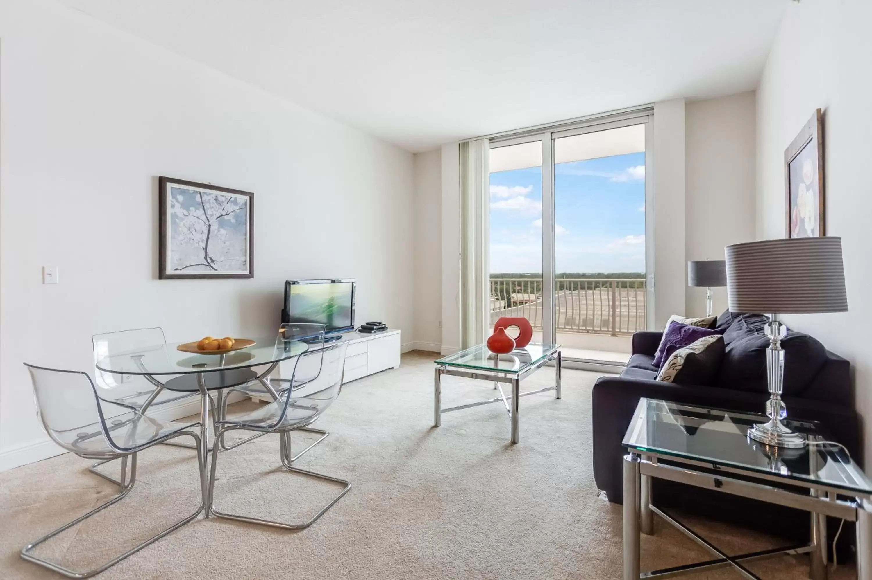 Living room, Seating Area in Dadeland Towers by Miami Vacations