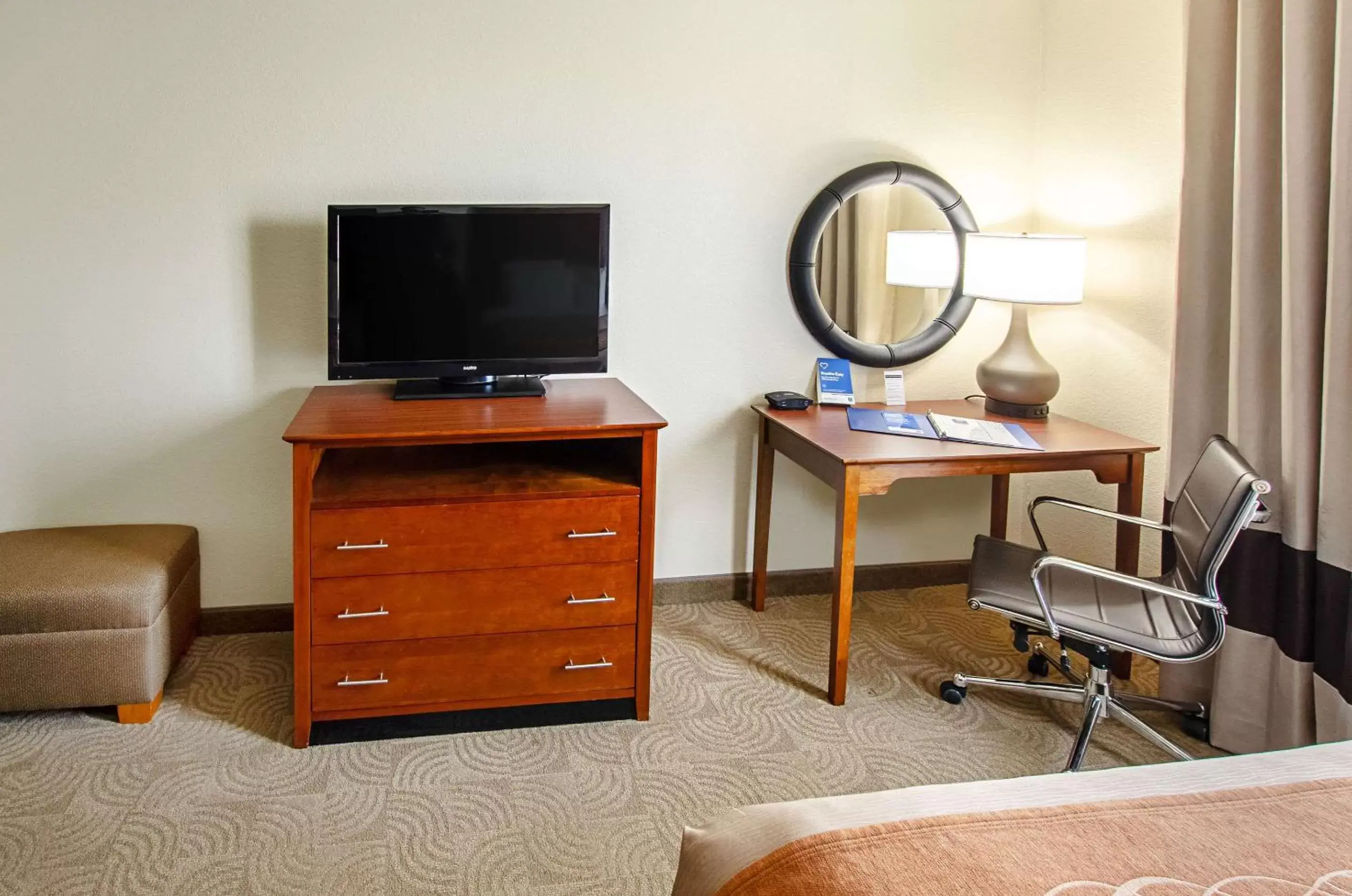 Photo of the whole room, TV/Entertainment Center in Comfort Inn & Suites Santee
