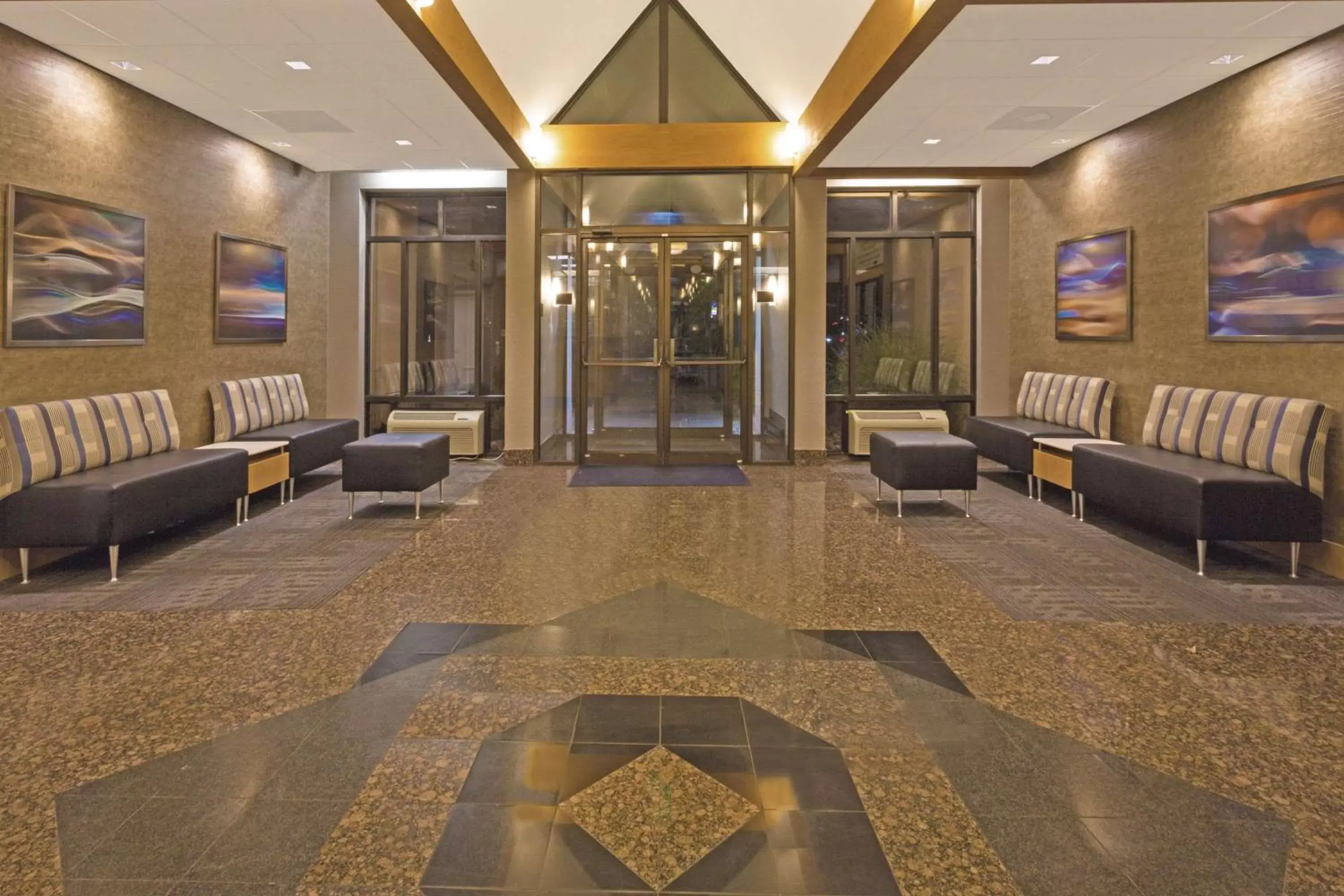 Lobby or reception, Lobby/Reception in Days Inn by Wyndham Lanham Washington DC