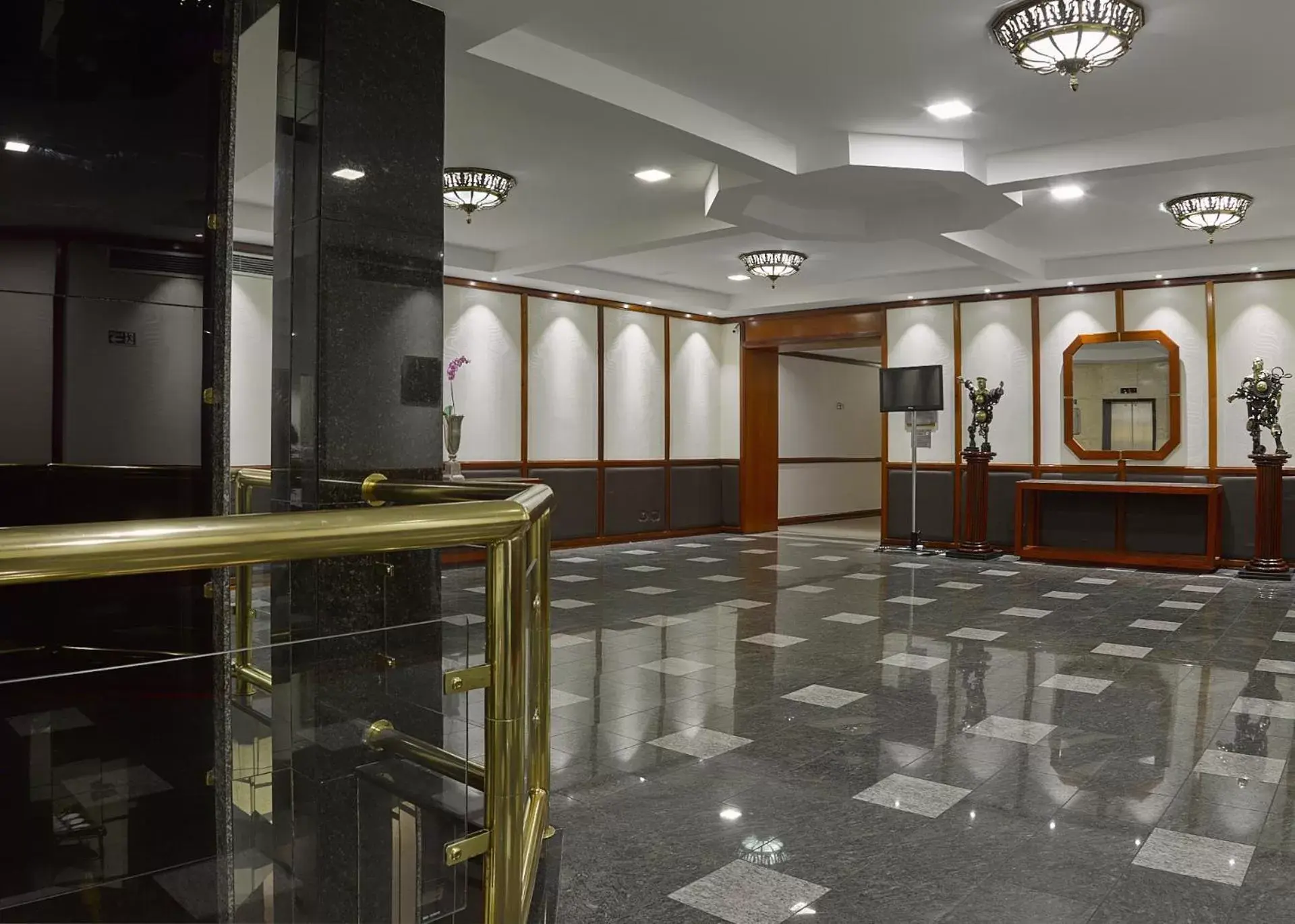 Communal lounge/ TV room, Lobby/Reception in Bourbon Curitiba Hotel & Suítes