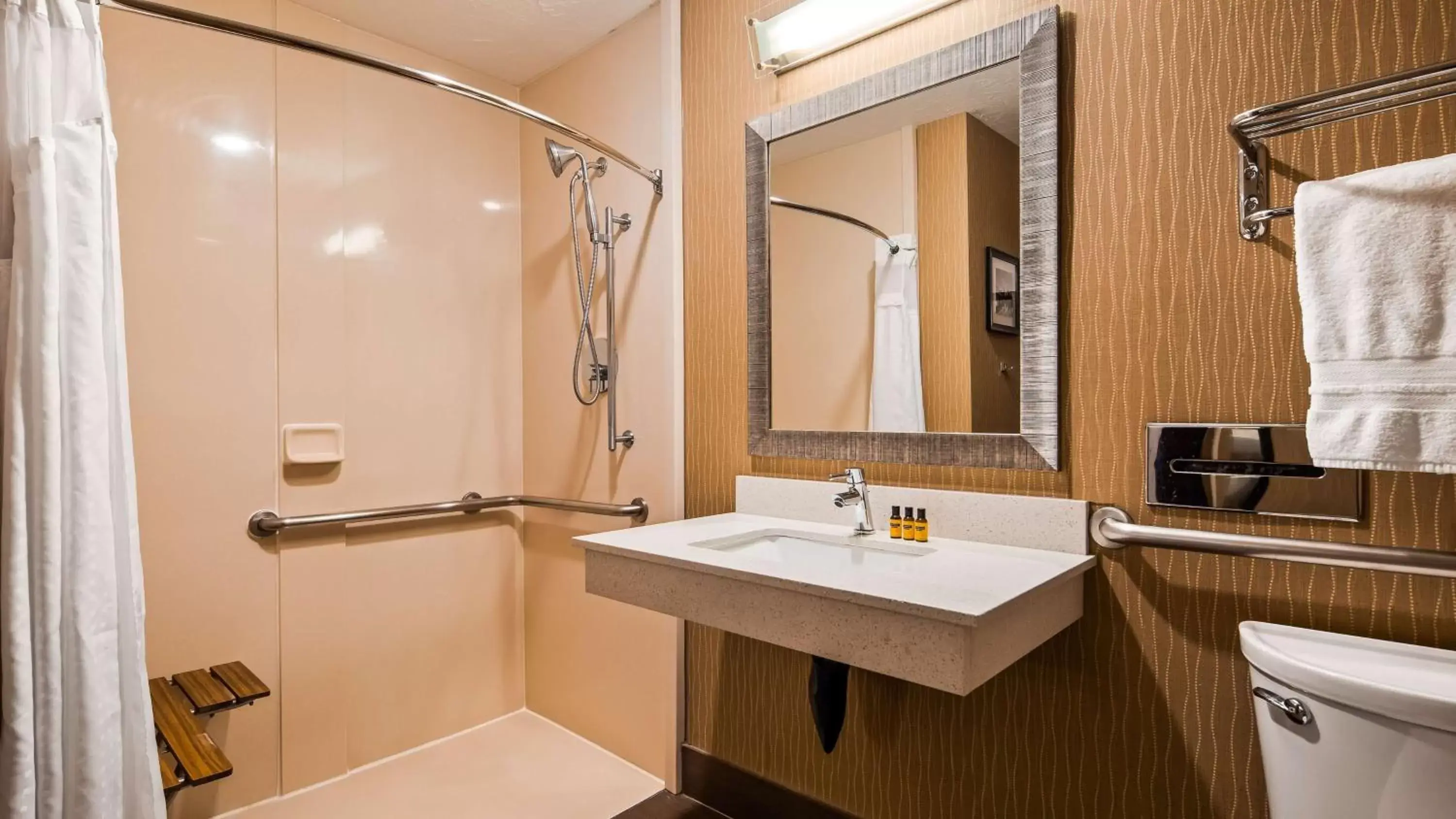 Bathroom in Best Western Plus Portland Airport Hotel & Suites