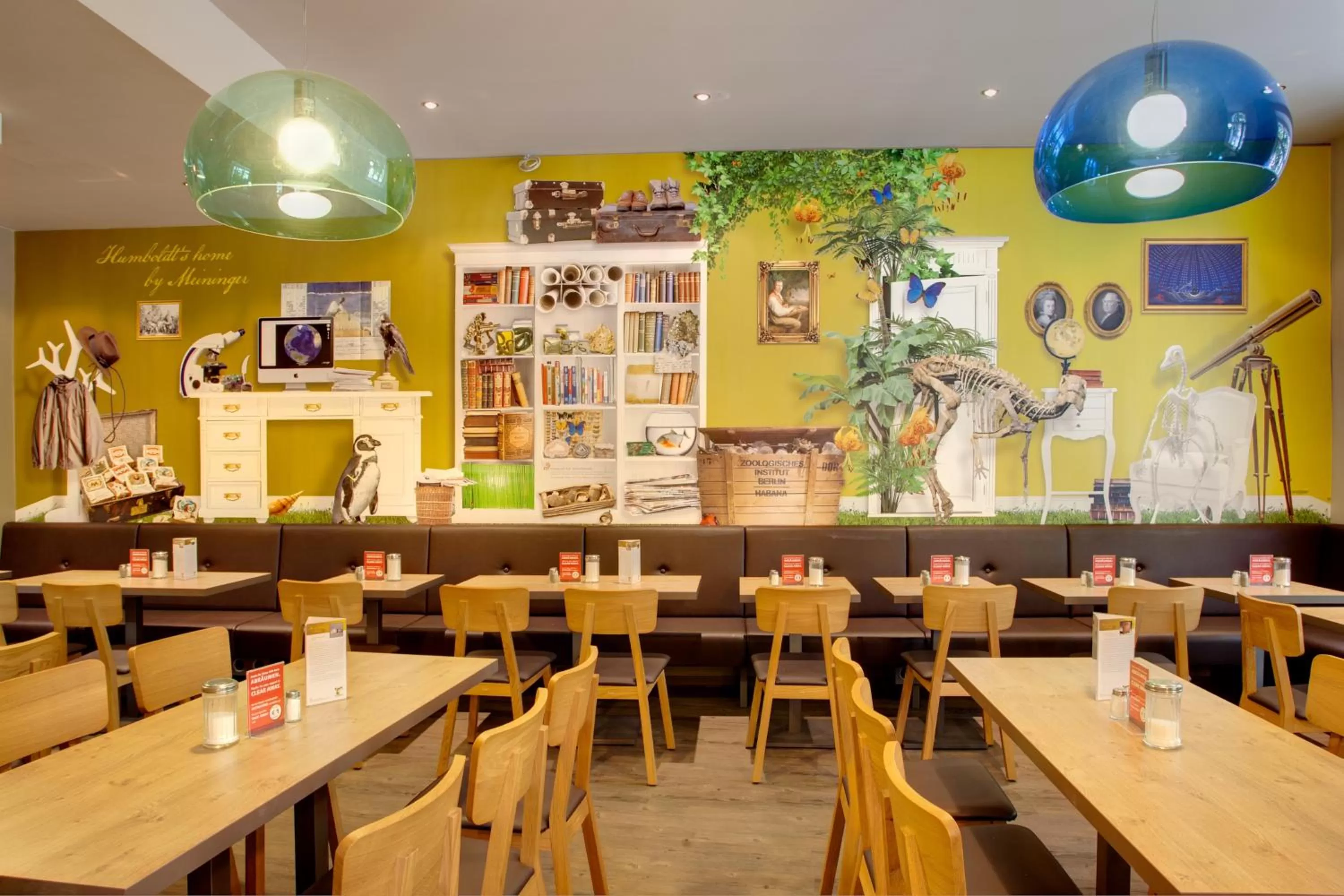 Restaurant/places to eat in MEININGER Hotel Berlin Mitte