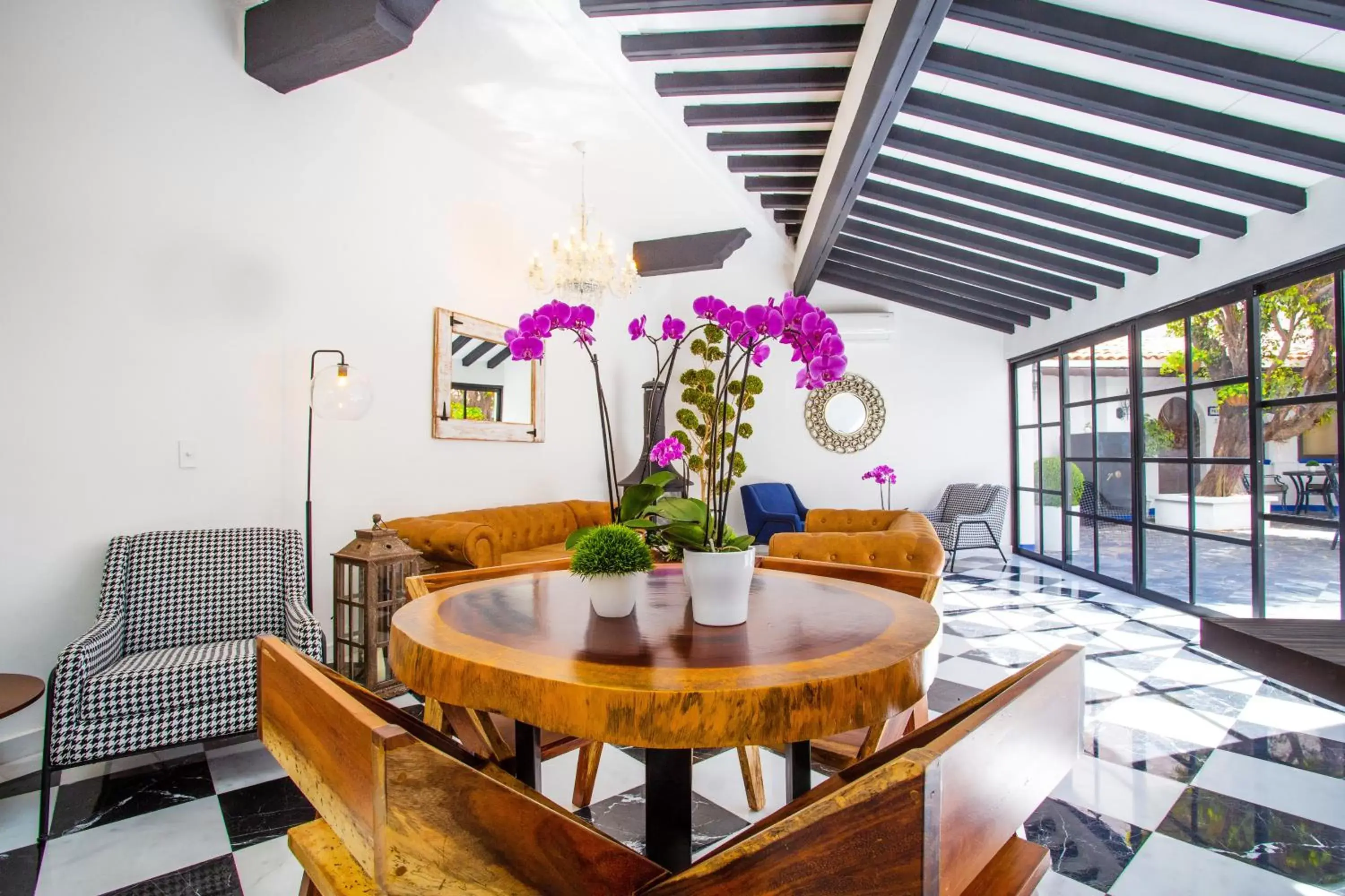 Communal lounge/ TV room, Dining Area in Hotel Suites Mar Elena