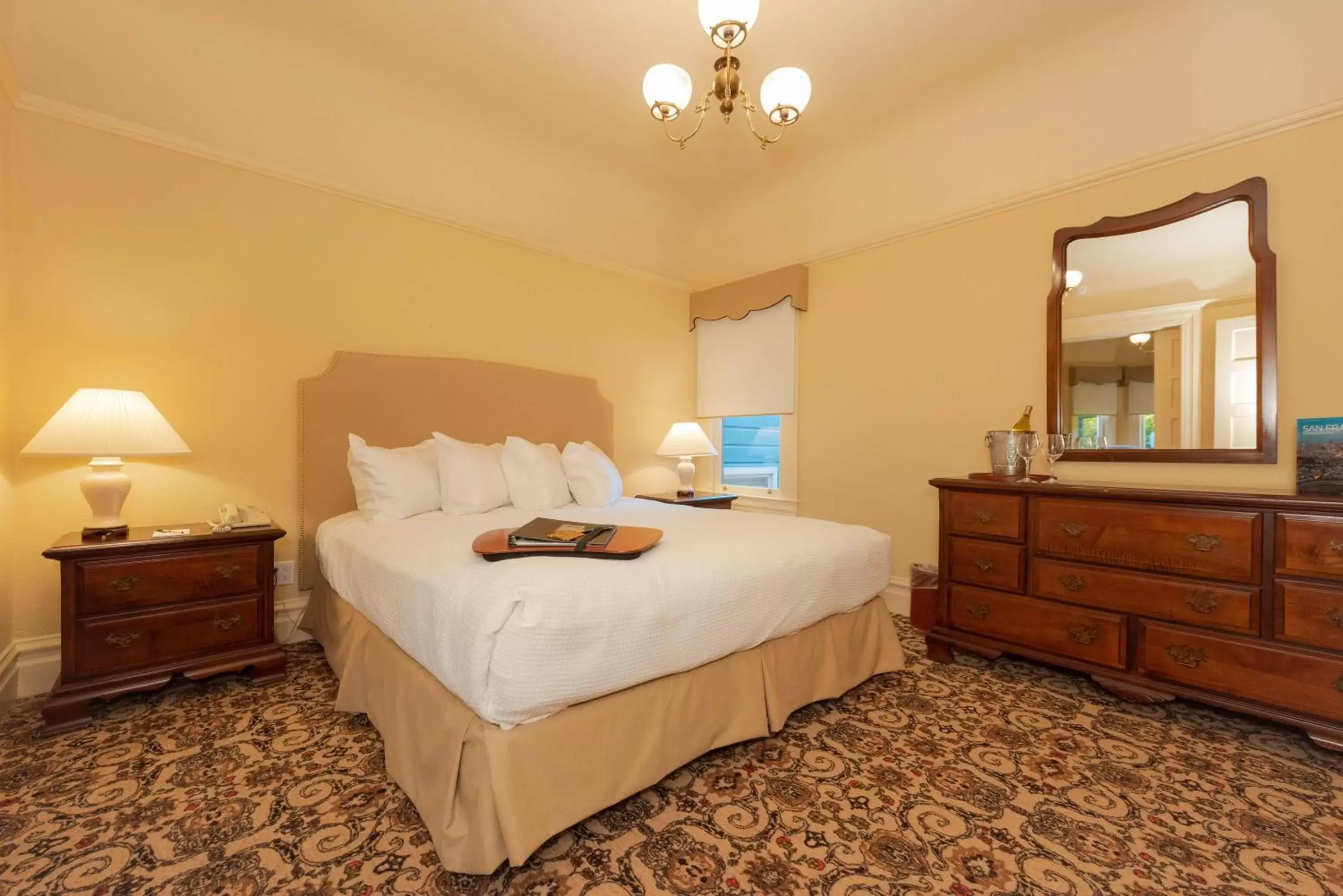 Bed in Stanyan Park Hotel Bed in Stanyan Park Hotel