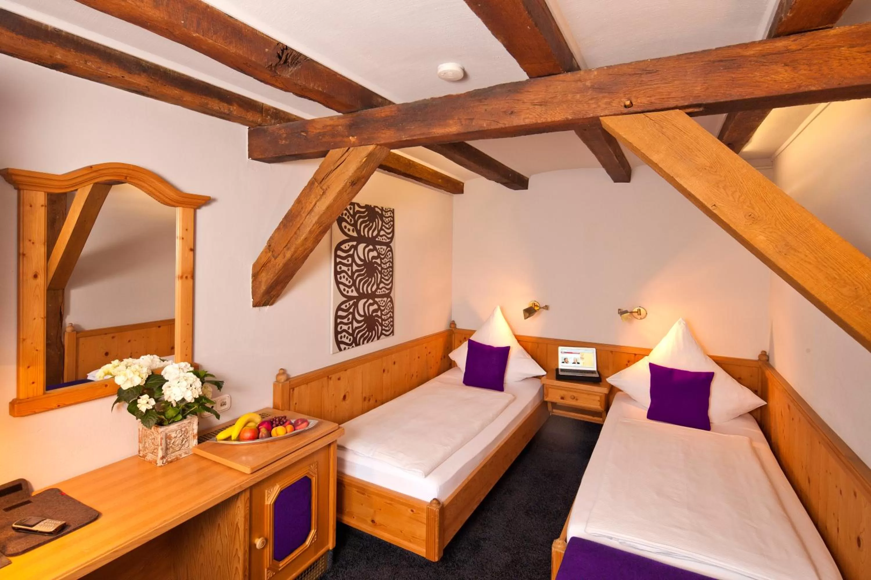 Photo of the whole room, Bed in Malerwinkel Hotel