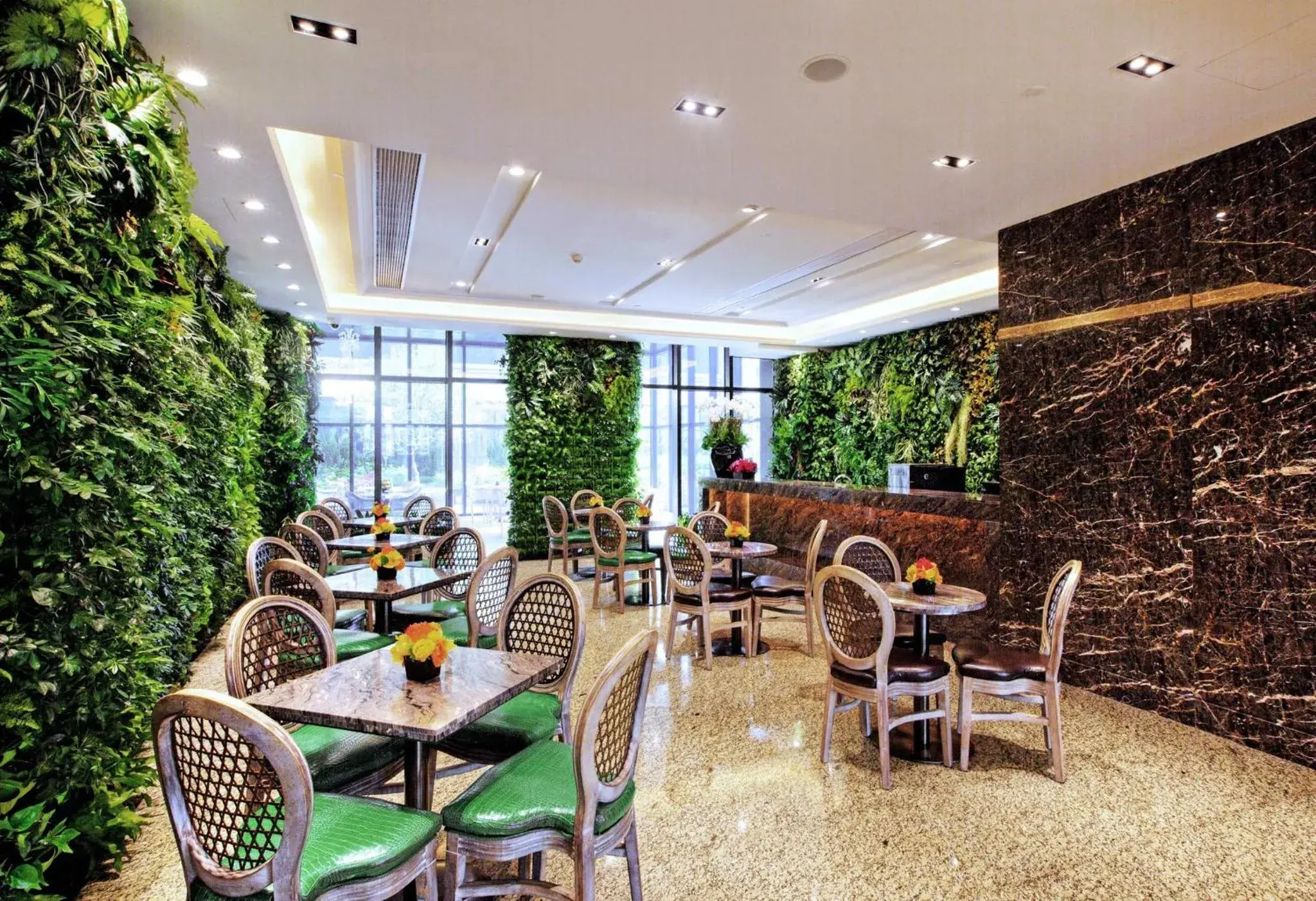 Lounge or bar, Restaurant/Places to Eat in Holiday Inn - Shanghai Jinshan, an IHG Hotel