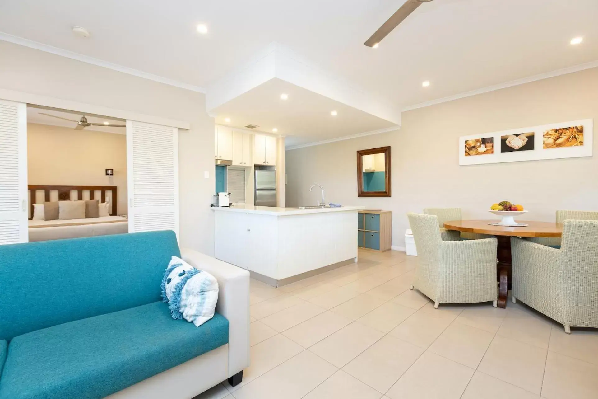 Kitchen or kitchenette, Seating Area in Seashells Broome