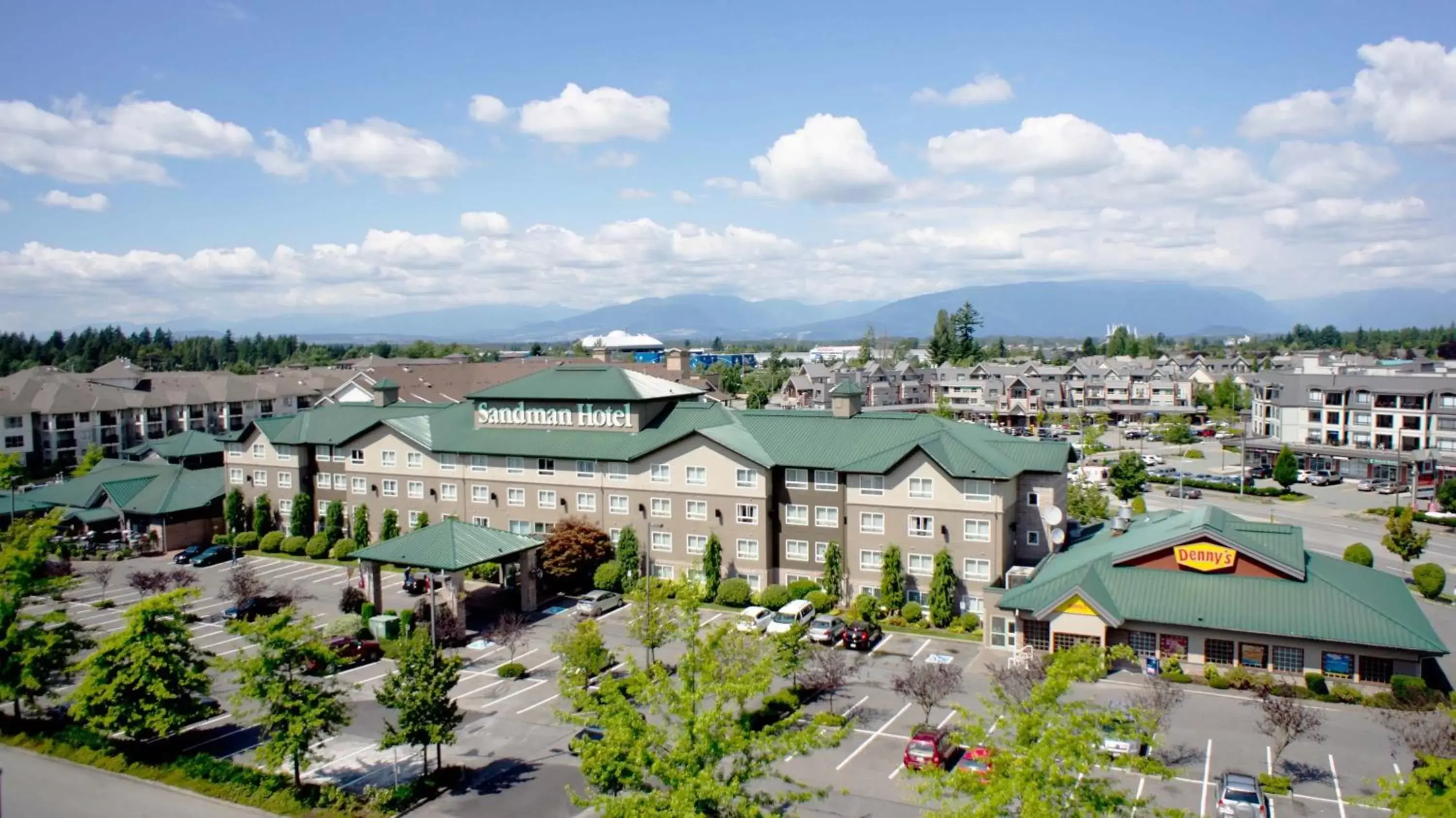 Property building, Bird's-eye View in Sandman Hotel Langley