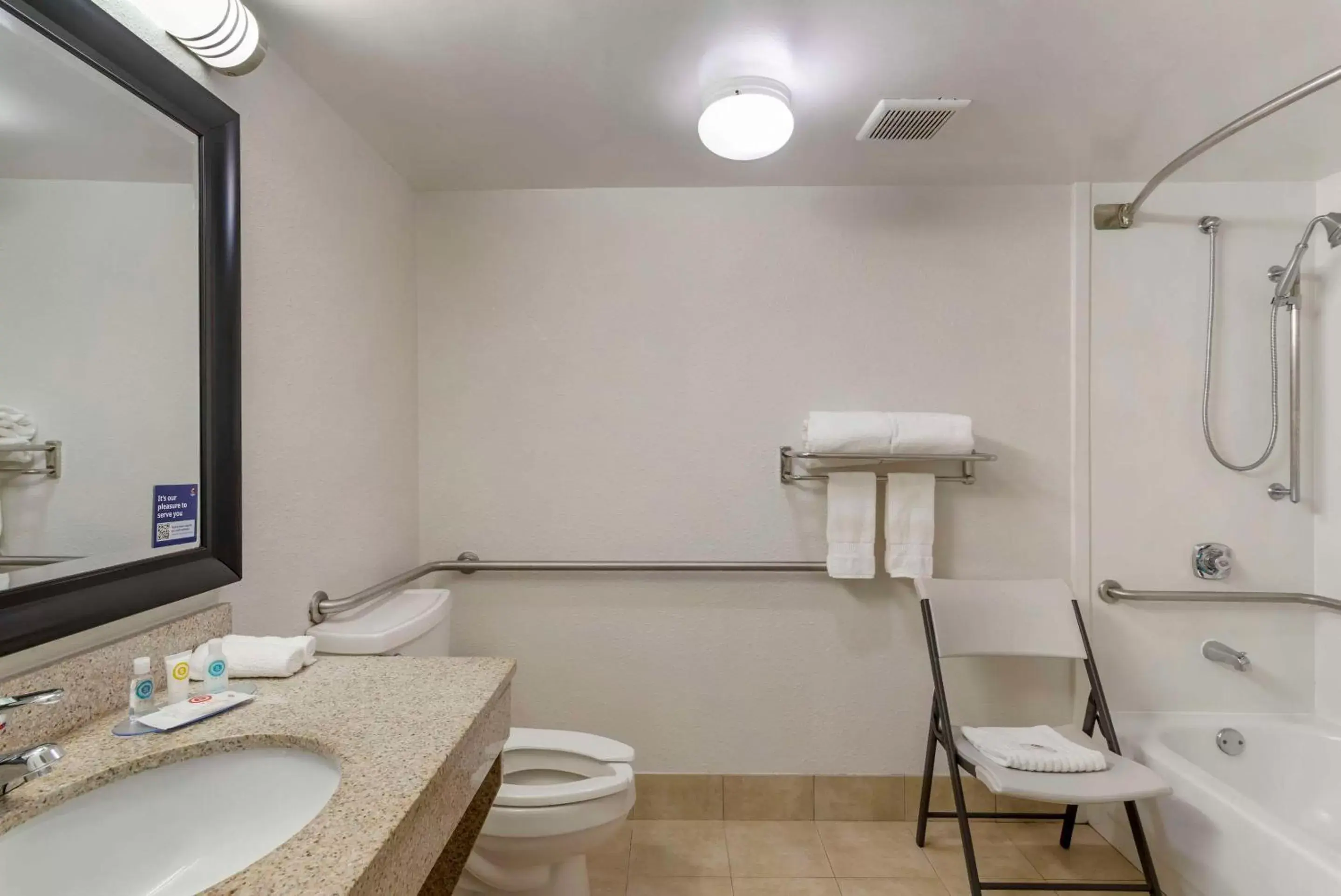 Bedroom, Bathroom in Comfort Inn Alpharetta-Atlanta North