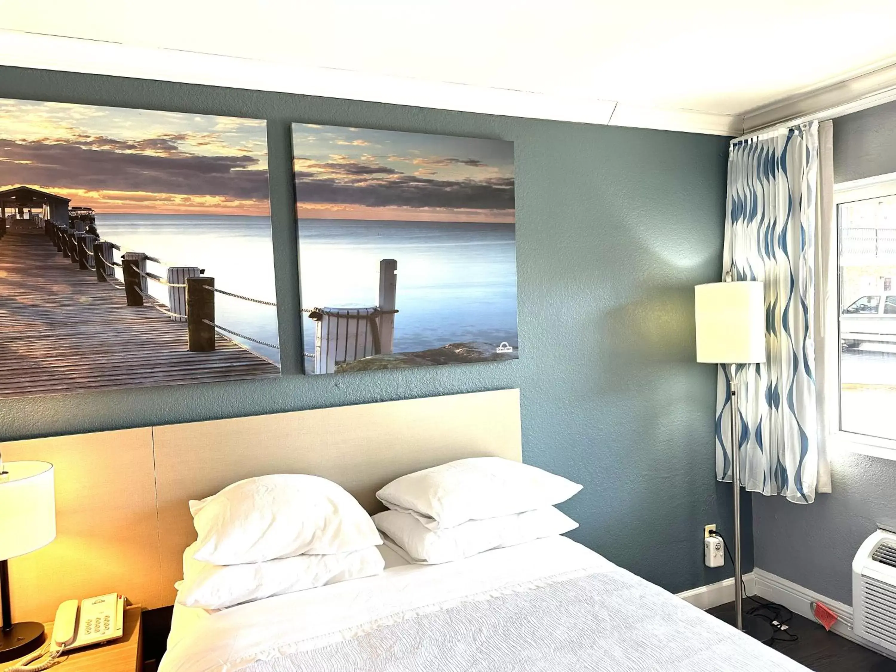 Double Room with Two Double Beds - Non-Smoking in Days Inn by Wyndham Pensacola - Historic Downtown Double Room with Two Double Beds - Non-Smoking in Days Inn by Wyndham Pensacola - Historic Downtown