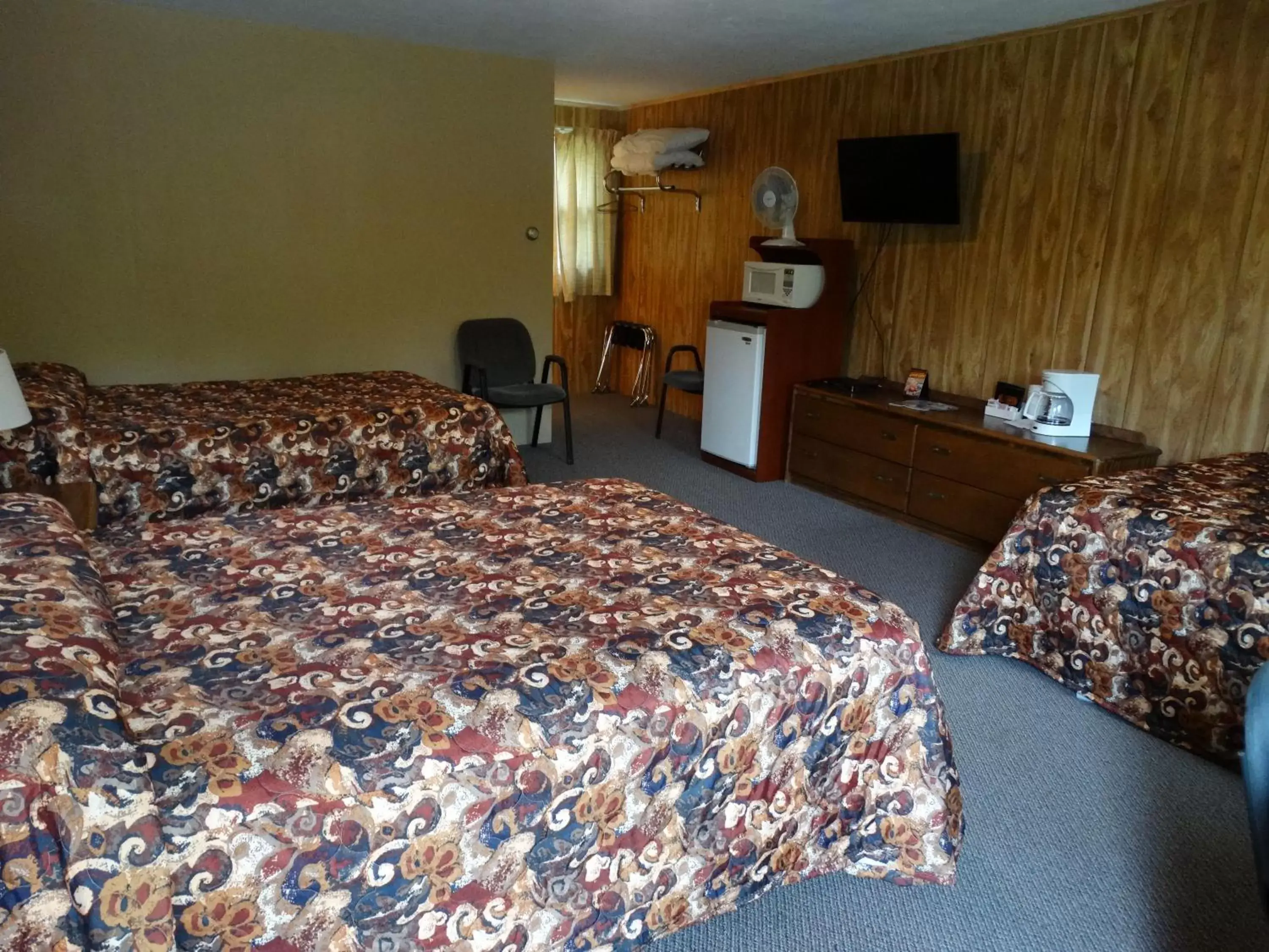 Kitchen or kitchenette, Bed in Buckhorn Resort