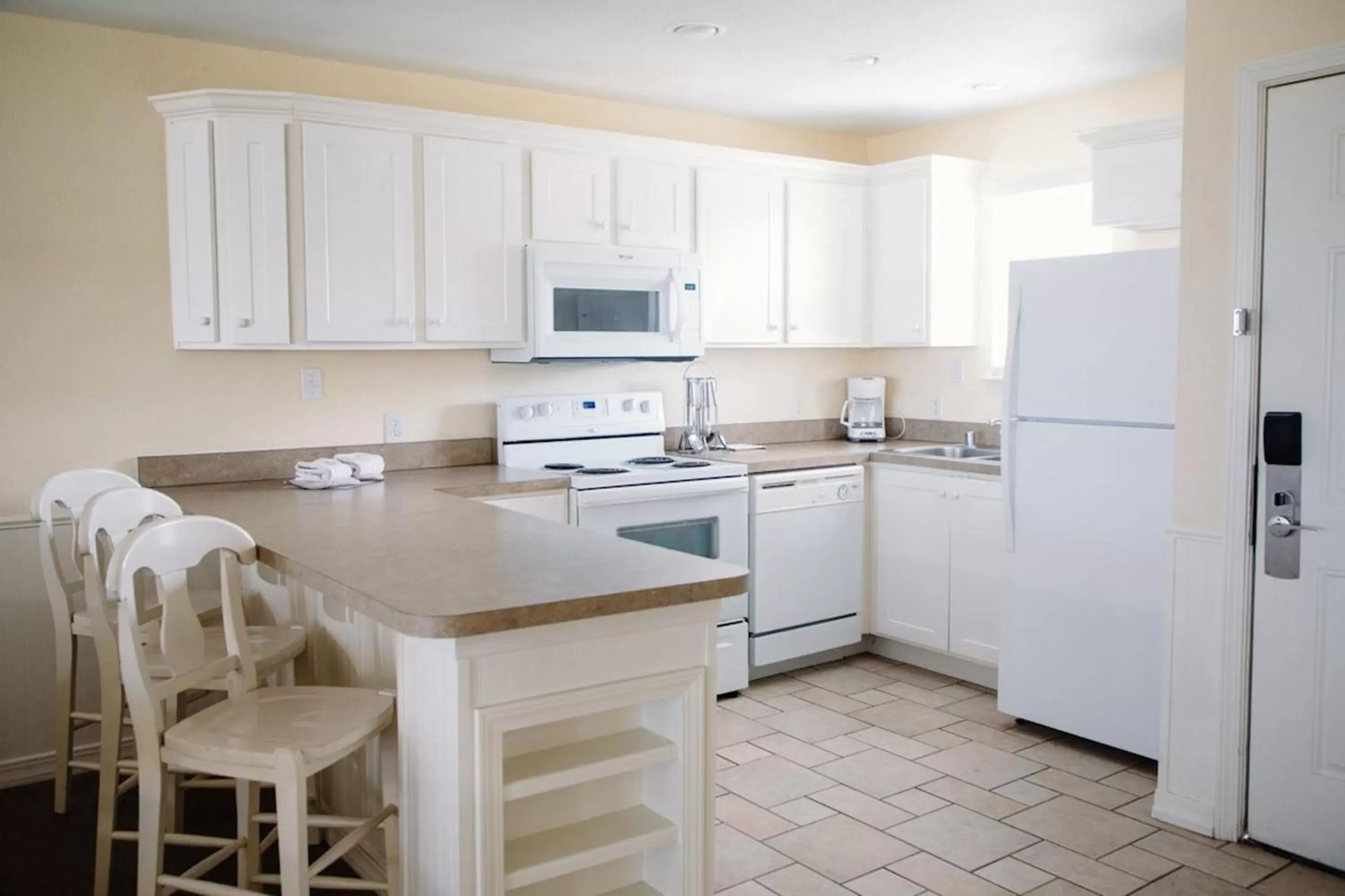 Photo of the whole room, Kitchen/Kitchenette in Holiday Inn Club Vacations Hill Country Resort at Canyon Lake