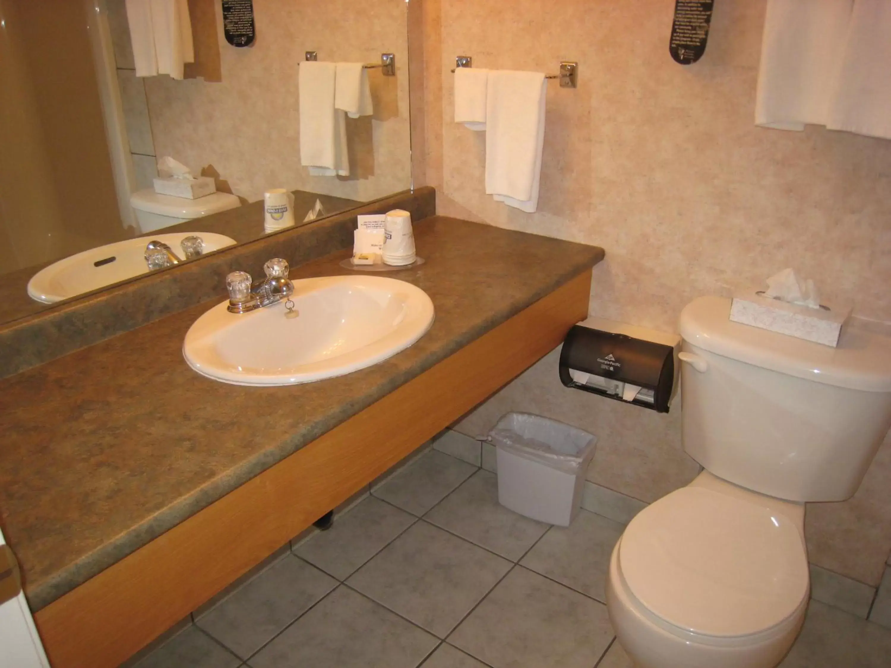 Bathroom in Days Inn by Wyndham Penticton Conference Centre