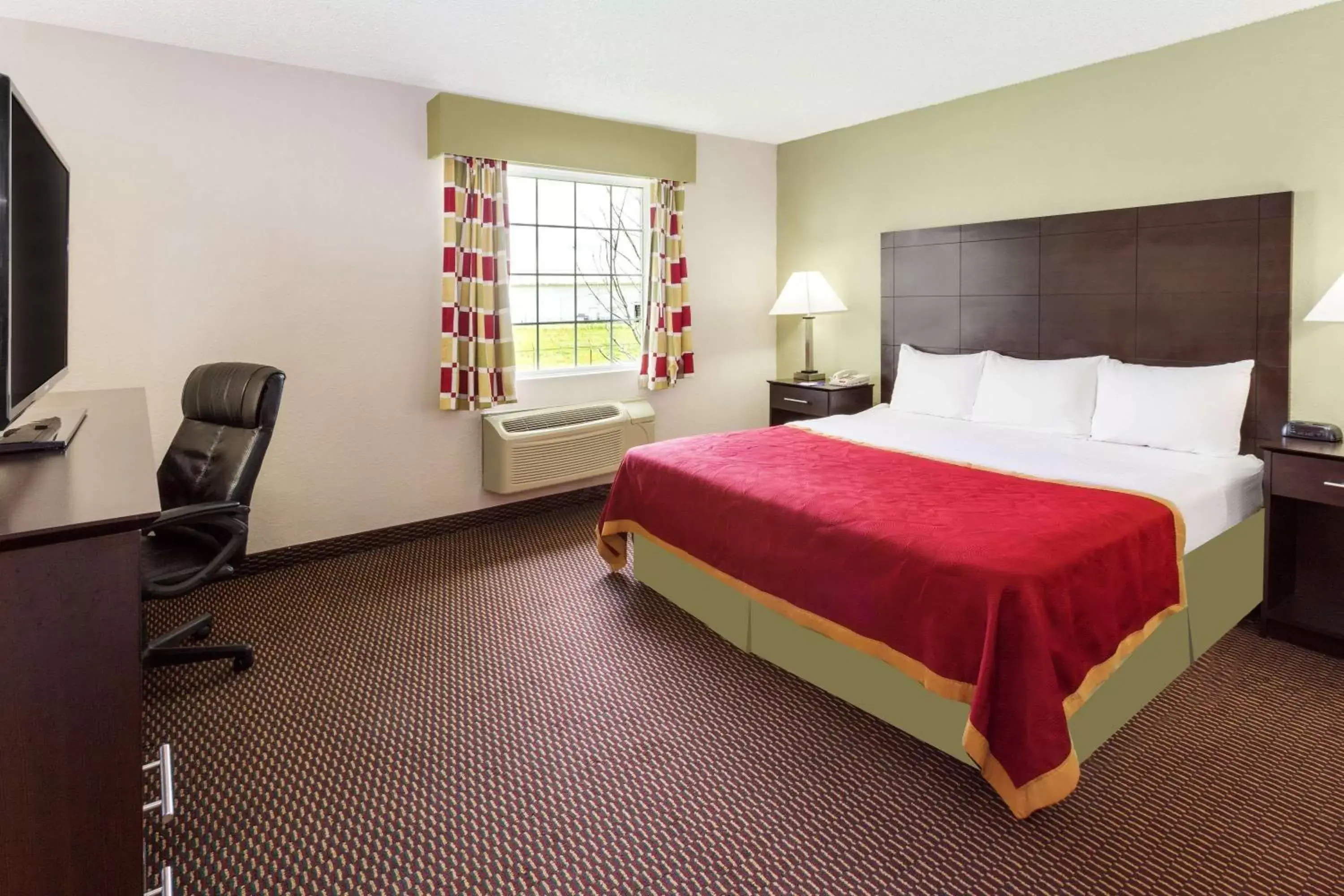 Photo of the whole room, Bed in Baymont by Wyndham Beloit Photo of the whole room, Bed in Baymont by Wyndham Beloit