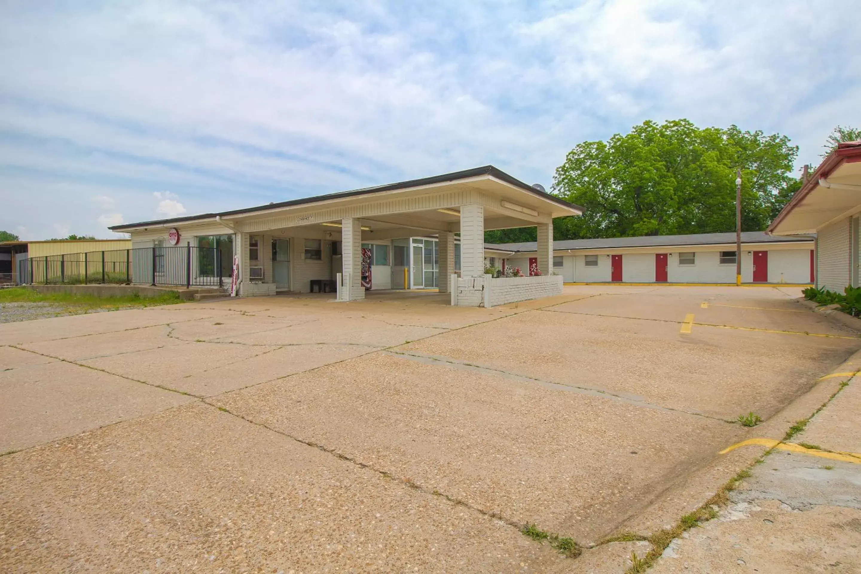 Facade/entrance, Property Building in OYO Hotel McAlester OK S Main St