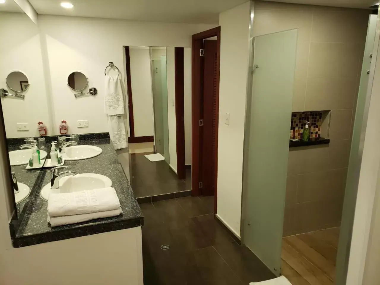 Bathroom in Torre de Cali Plaza Hotel