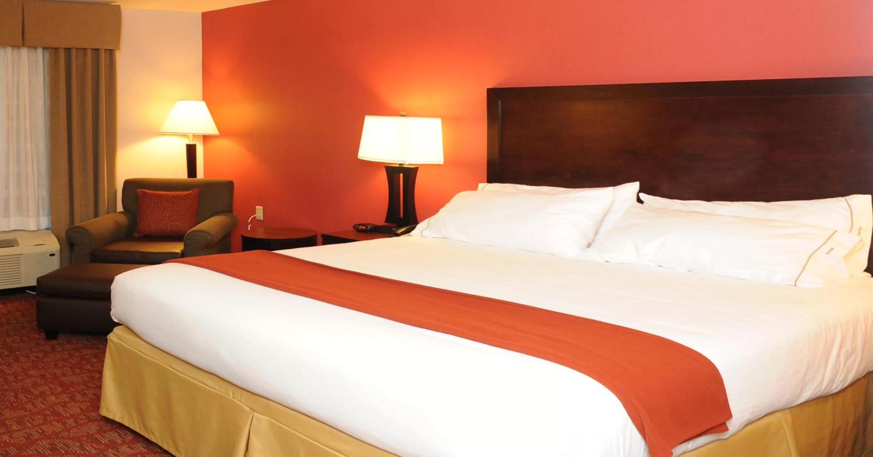 Bed in Holiday Inn Guin by IHG