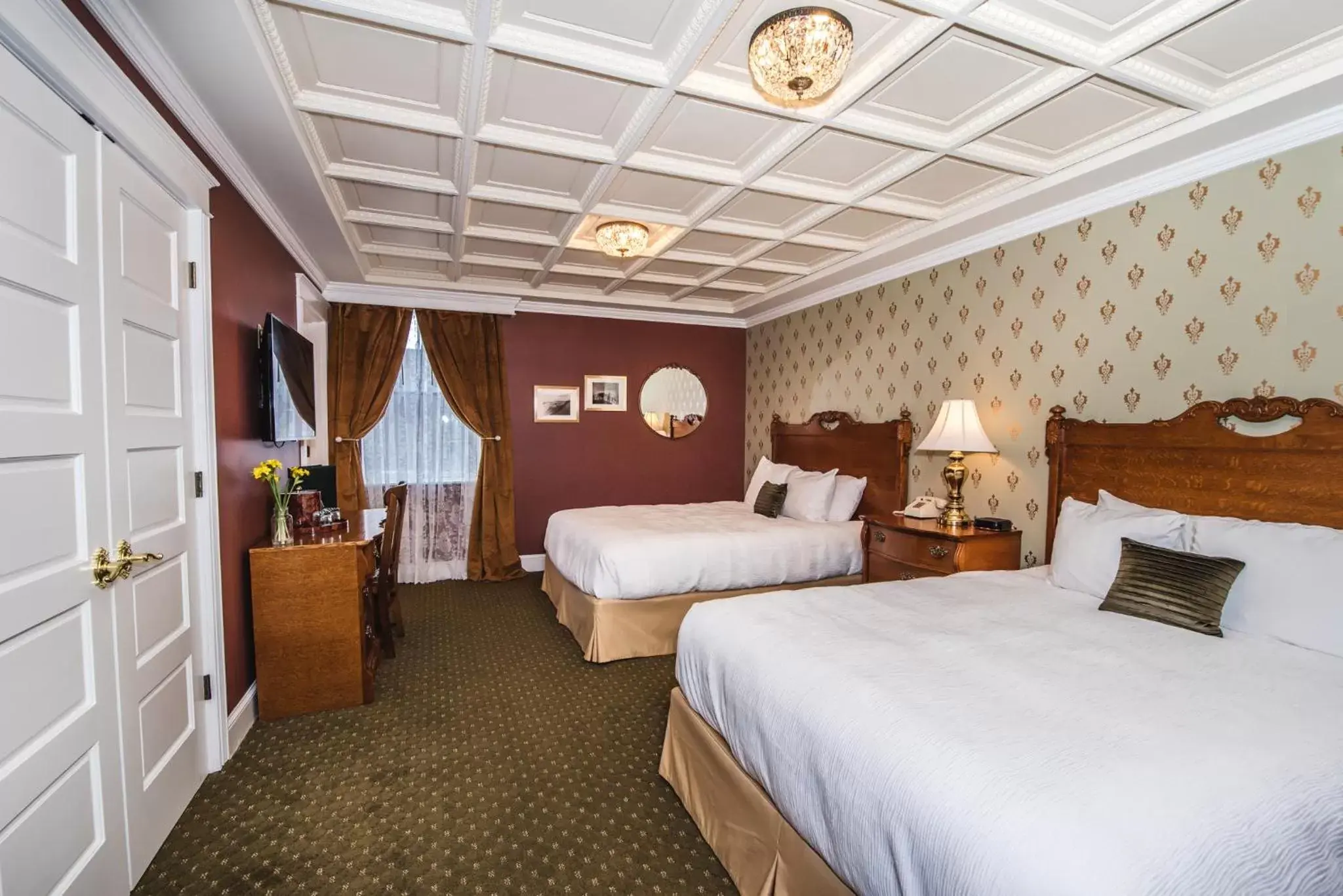 Queen Room with Two Queen Beds in The Pollard Hotel