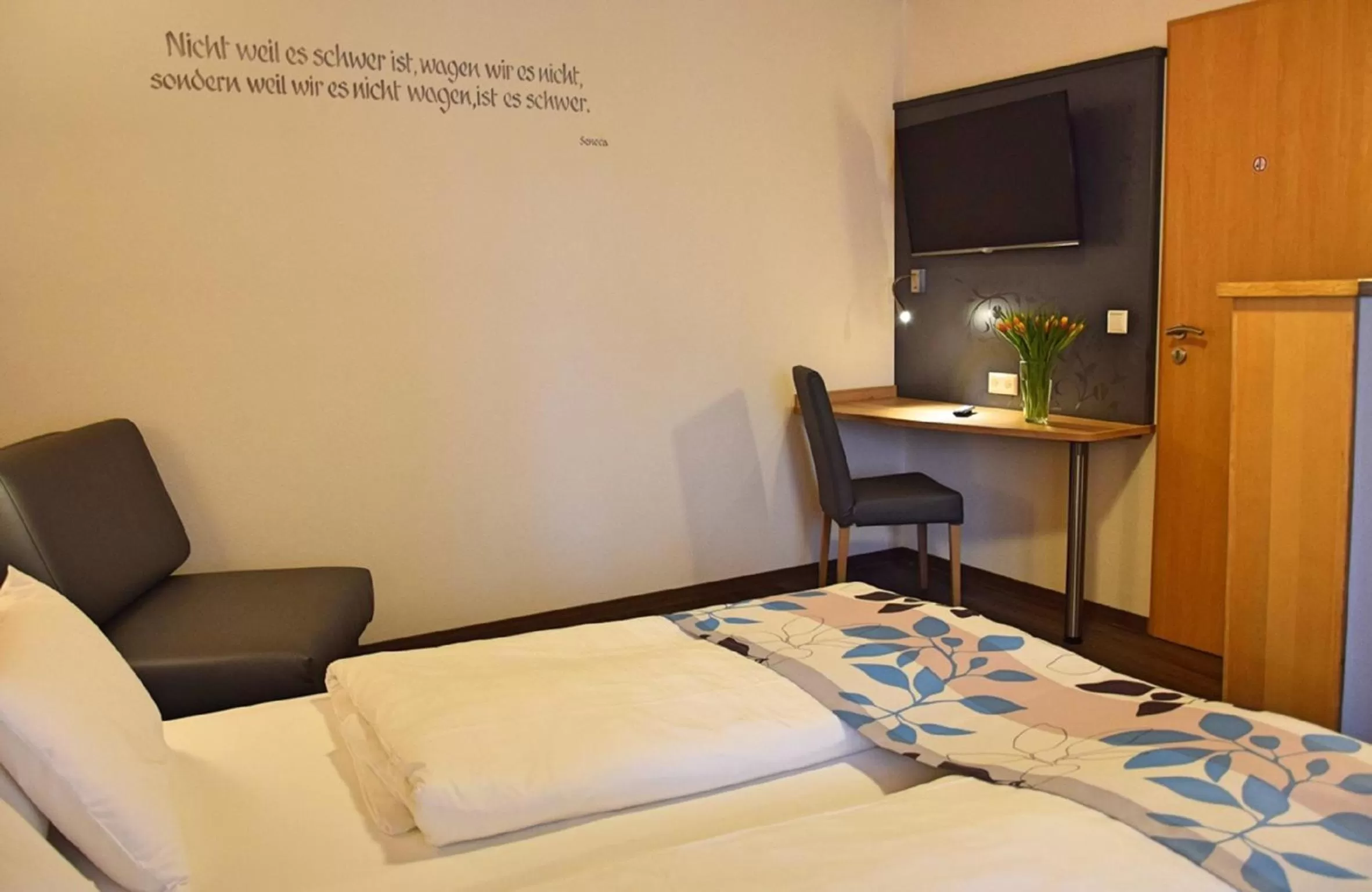 Bedroom, Bed in Cafe-Hotel Altreuter