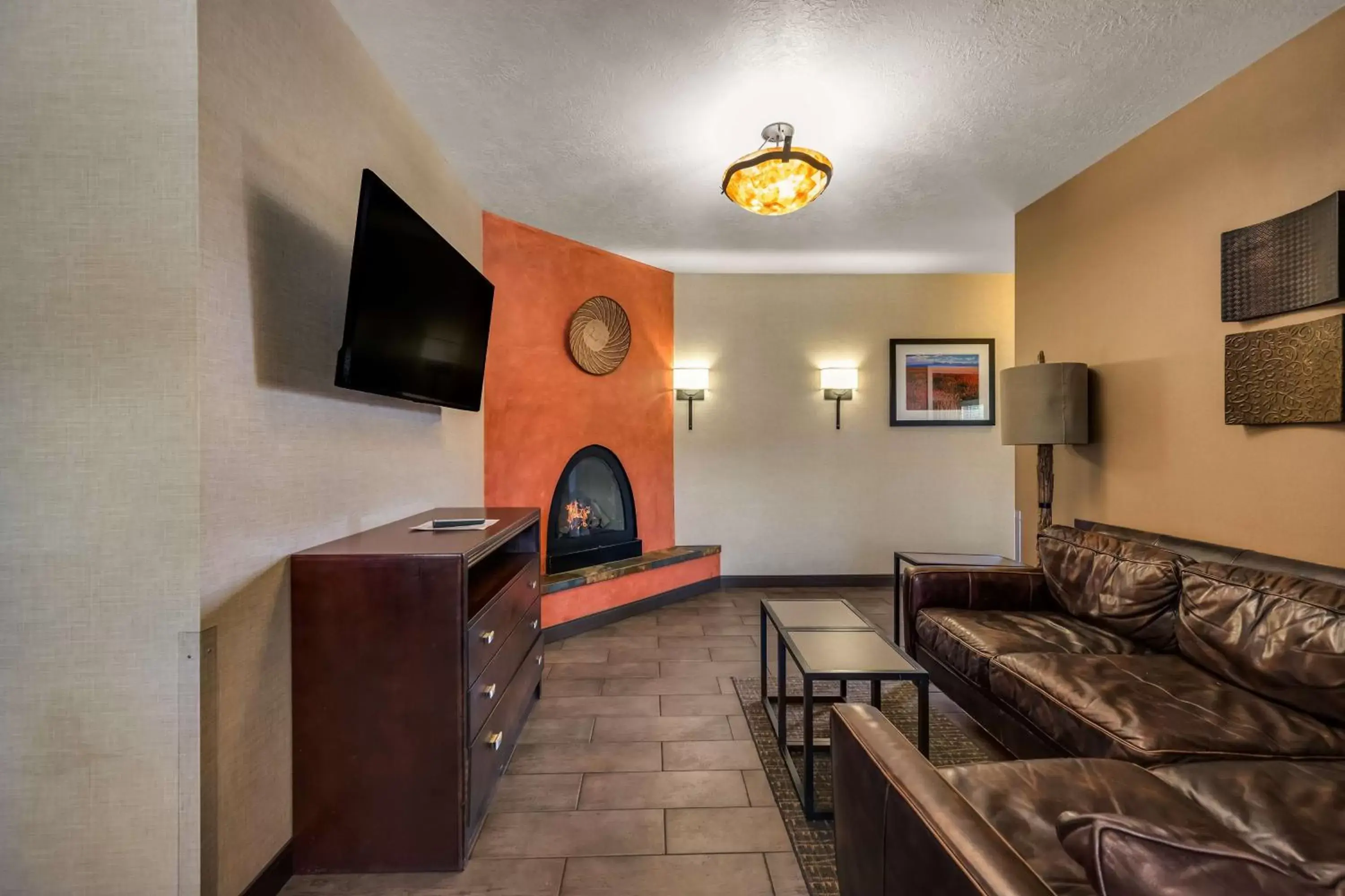 Photo of the whole room, TV/Entertainment Center in Best Western Plus Canyonlands Inn