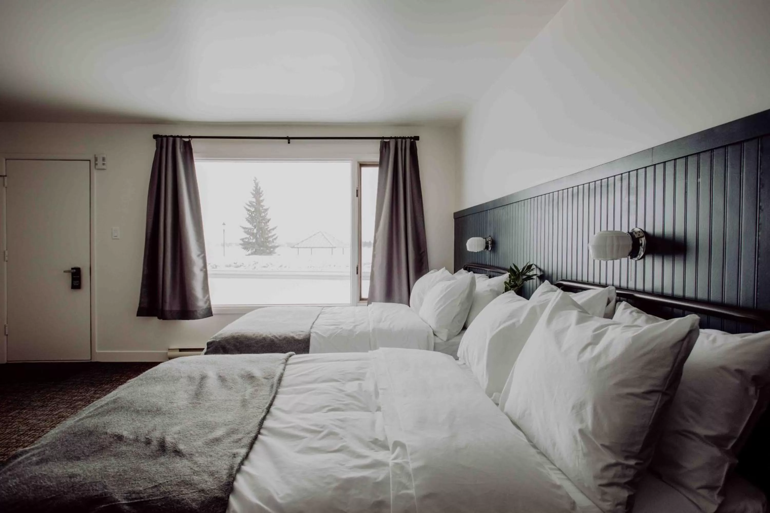 Bed in The Bayview Motel - Fort Frances, ON - Lakeside Motel