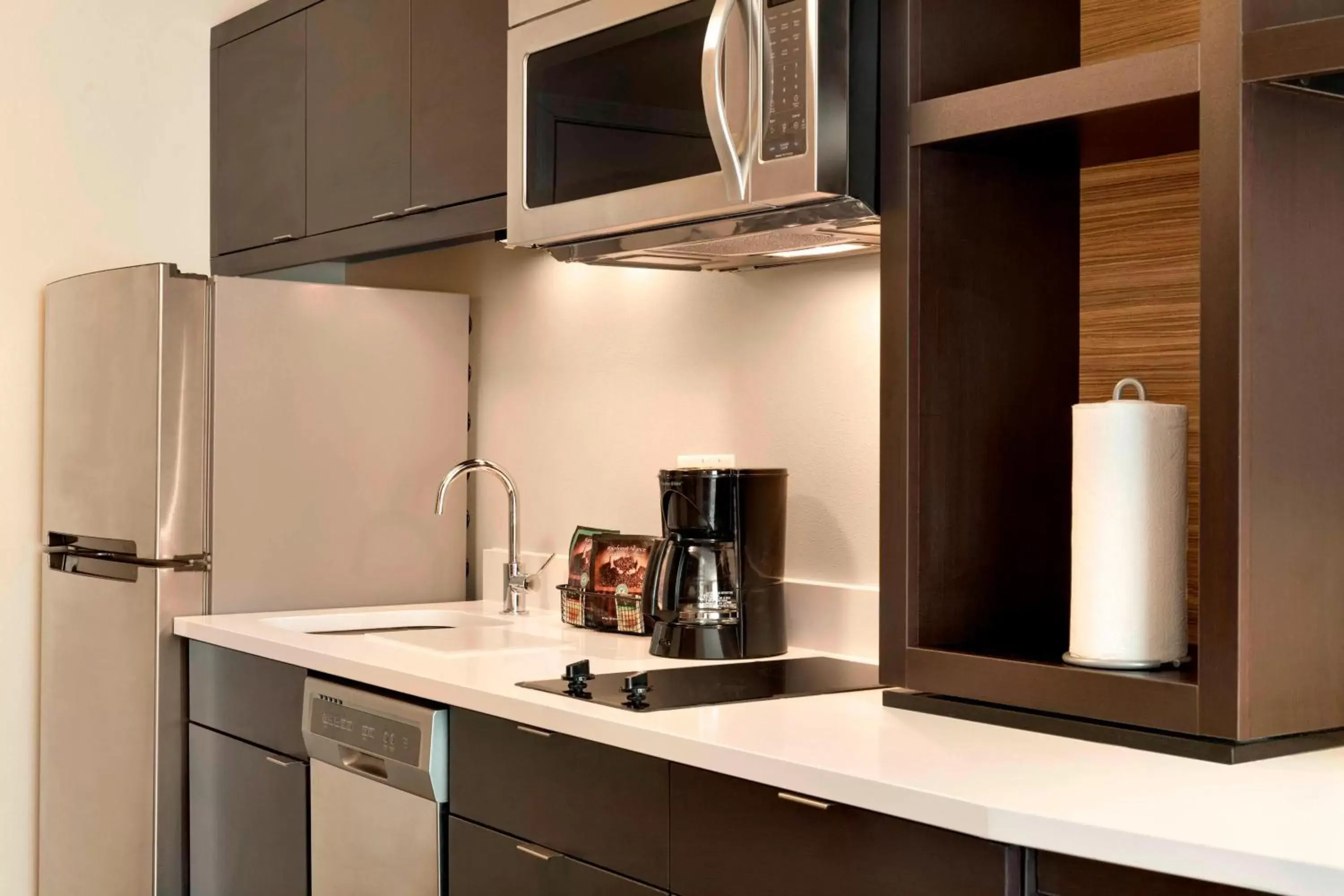 Kitchen or kitchenette, Kitchen/Kitchenette in TownePlace Suites by Marriott Pittsburgh Airport/Robinson Township