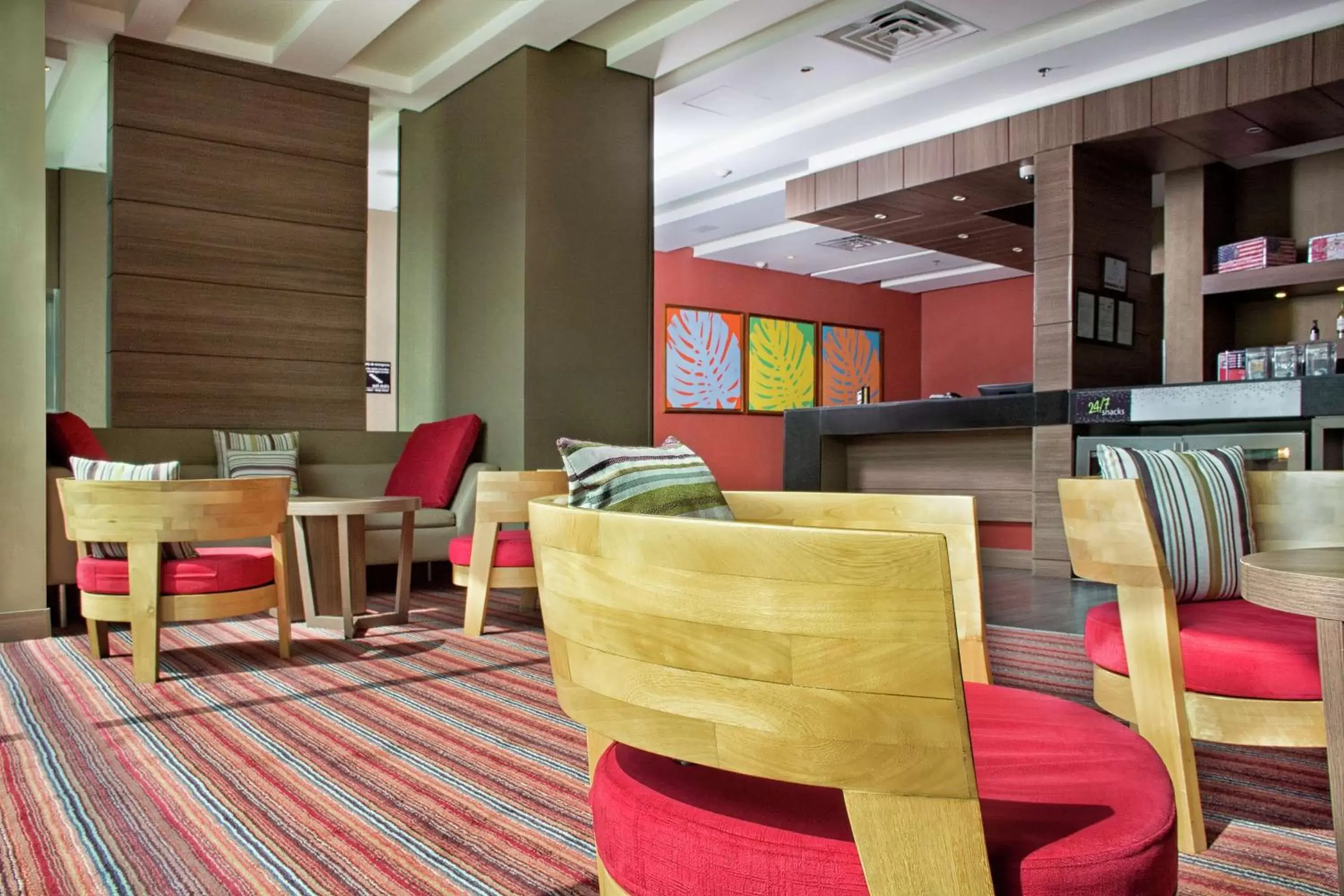 Lobby or reception, Restaurant/Places to Eat in Hampton by Hilton Cali