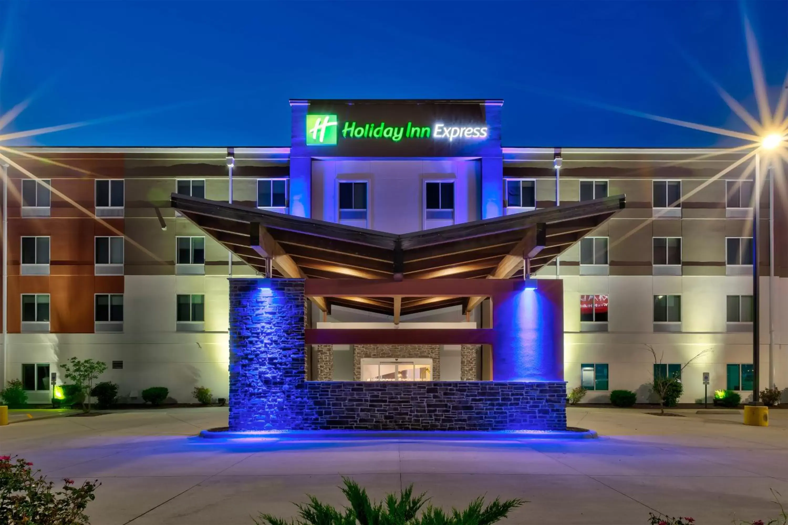 Facade/entrance, Property Building in Holiday Inn Express & Suites - Effingham, an IHG Hotel