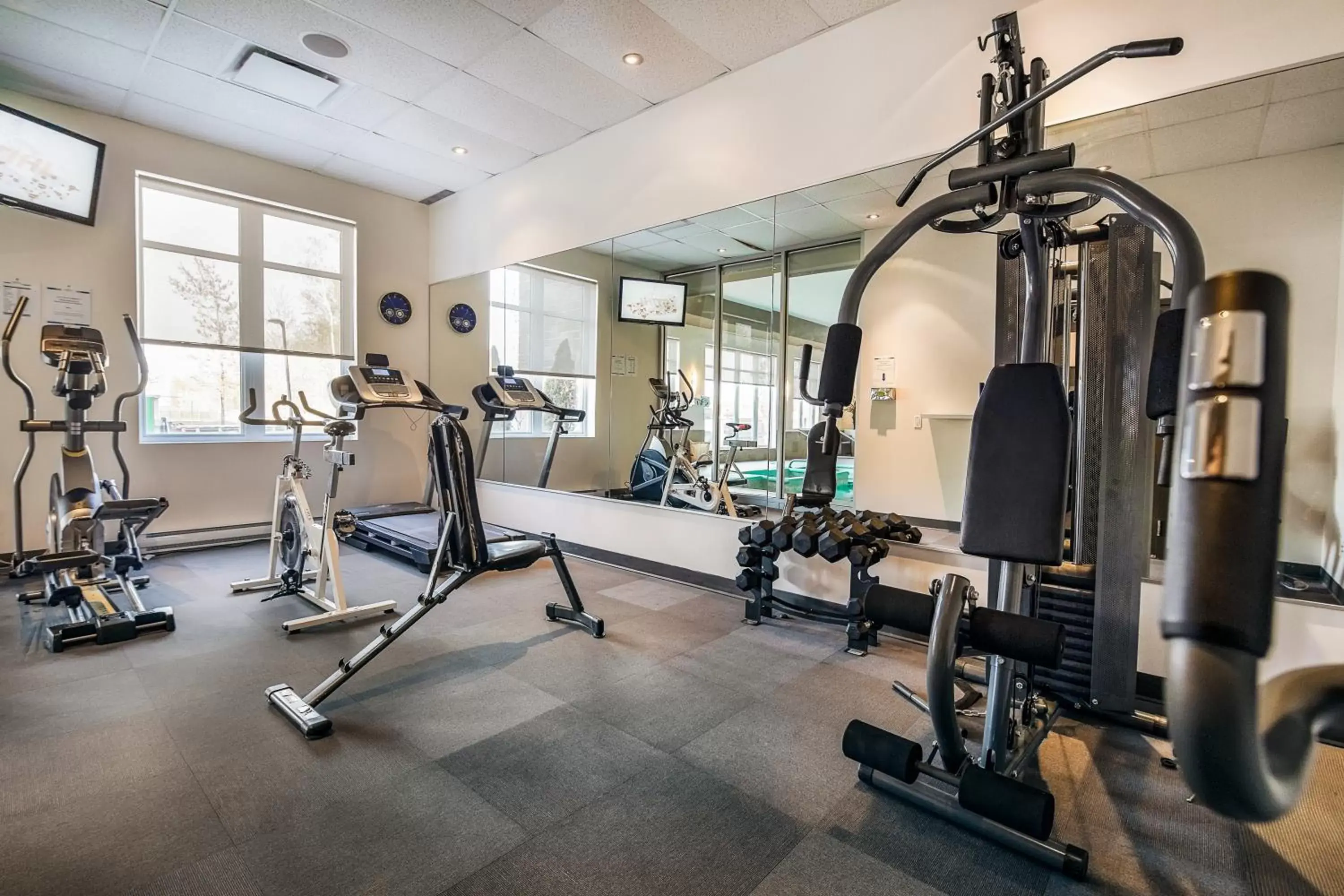 Fitness centre/facilities, Fitness Center/Facilities in Imperia Hôtel et Suites Terrebonne