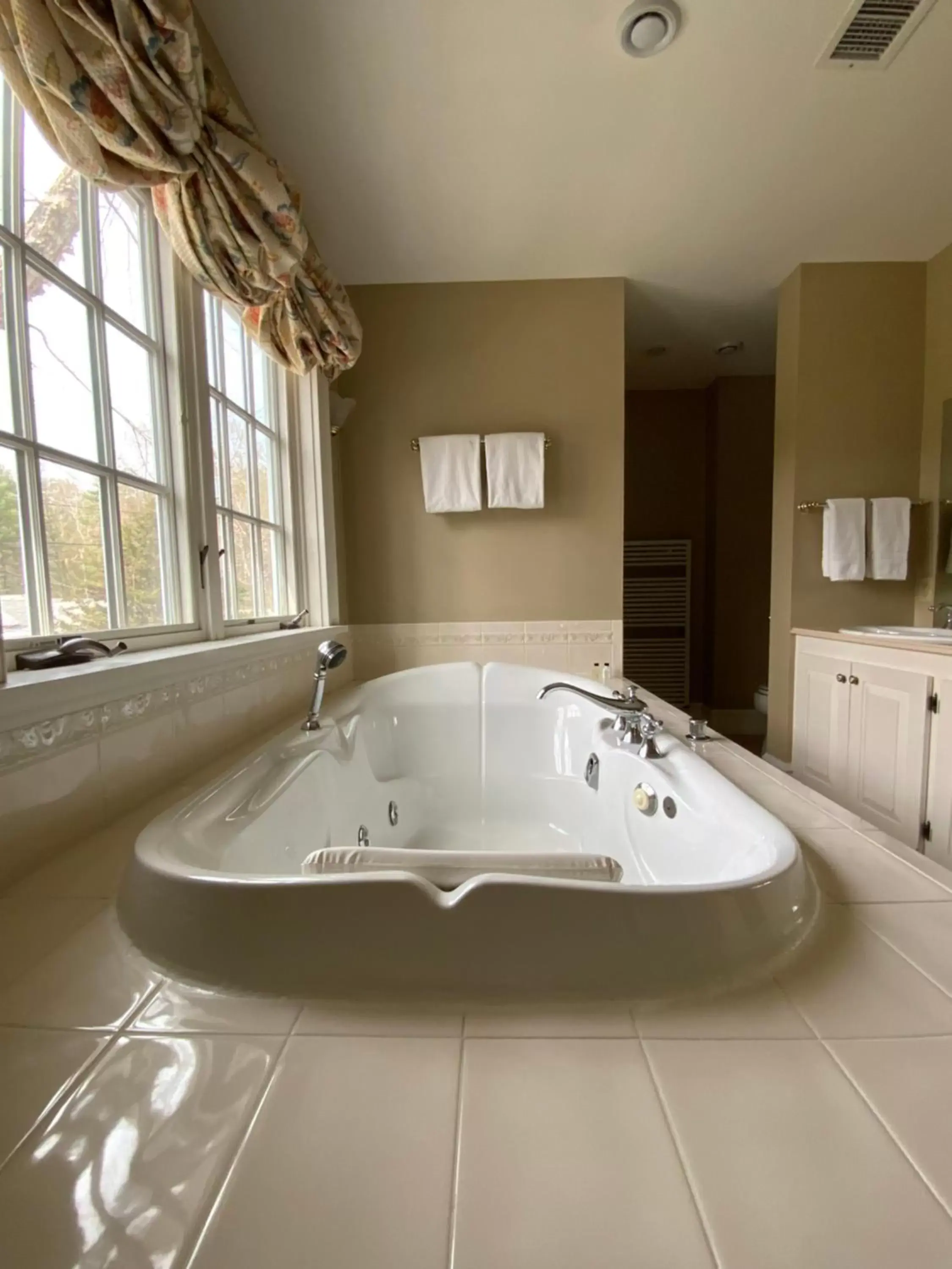 Bathroom in Four Columns Inn