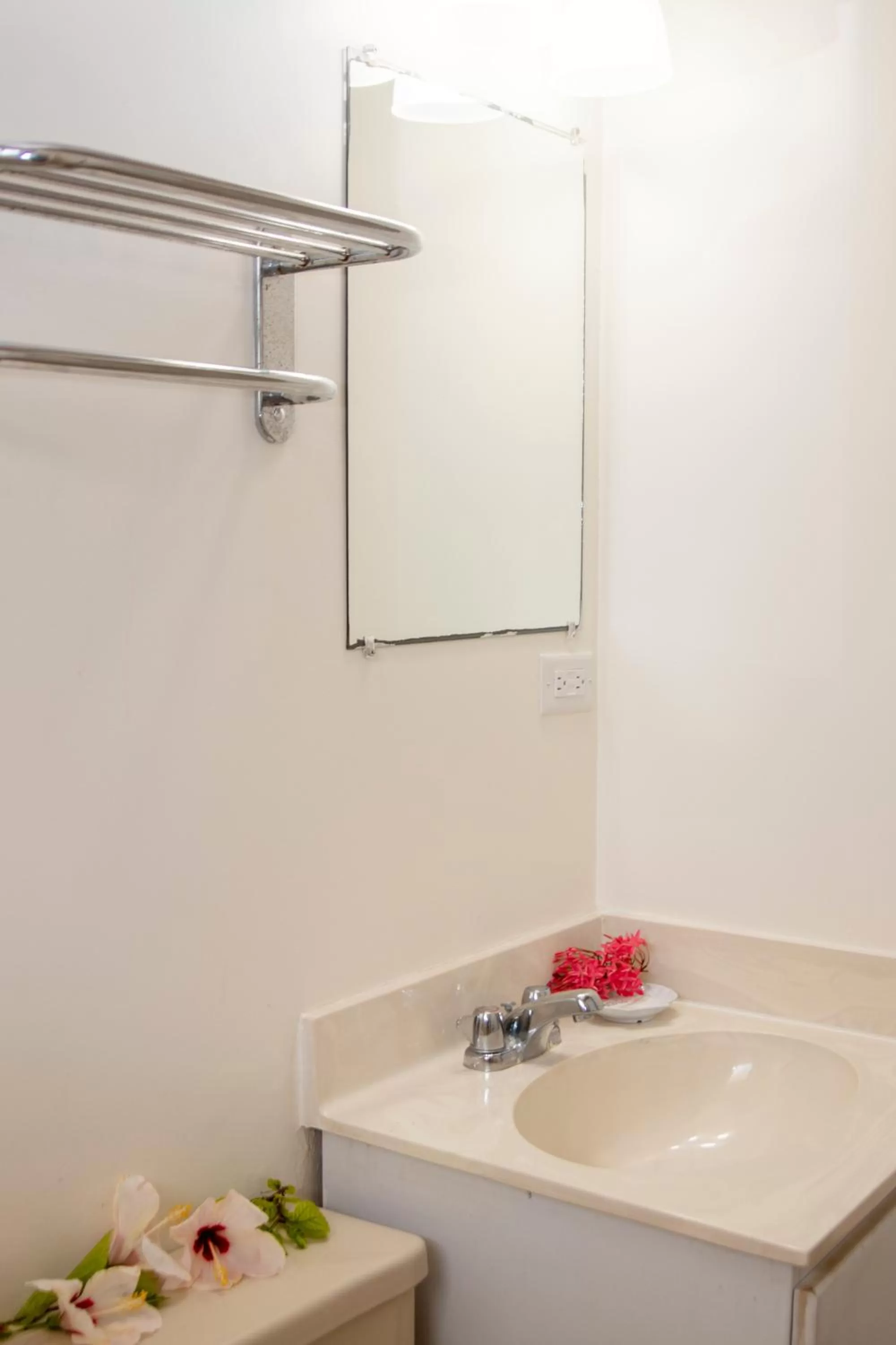 Orange Hill Beach Inn