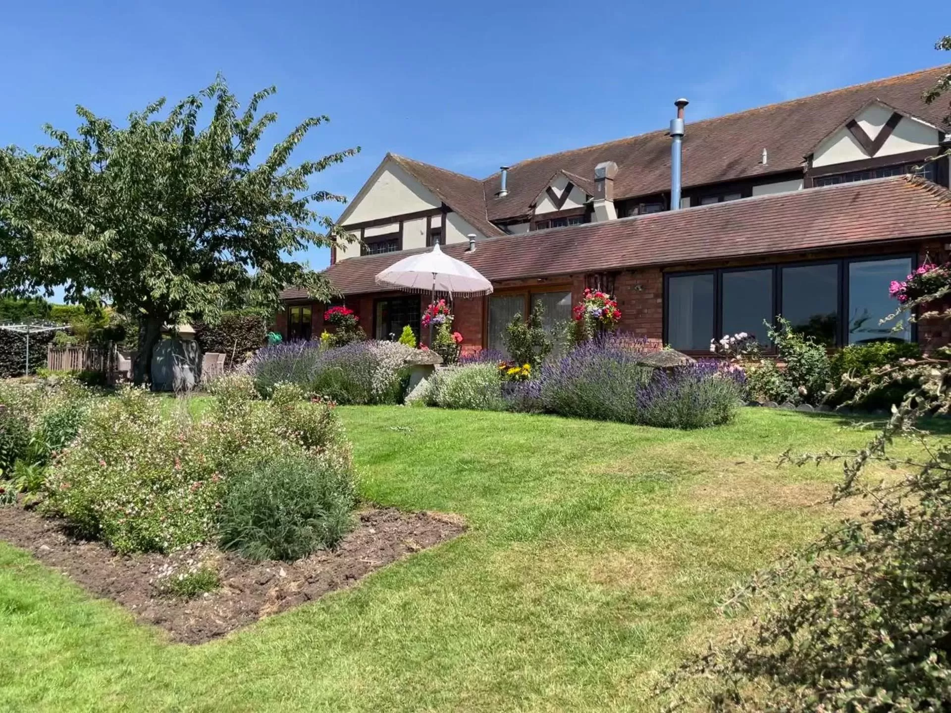 Property building, Garden in NIGHTINGALE B&B