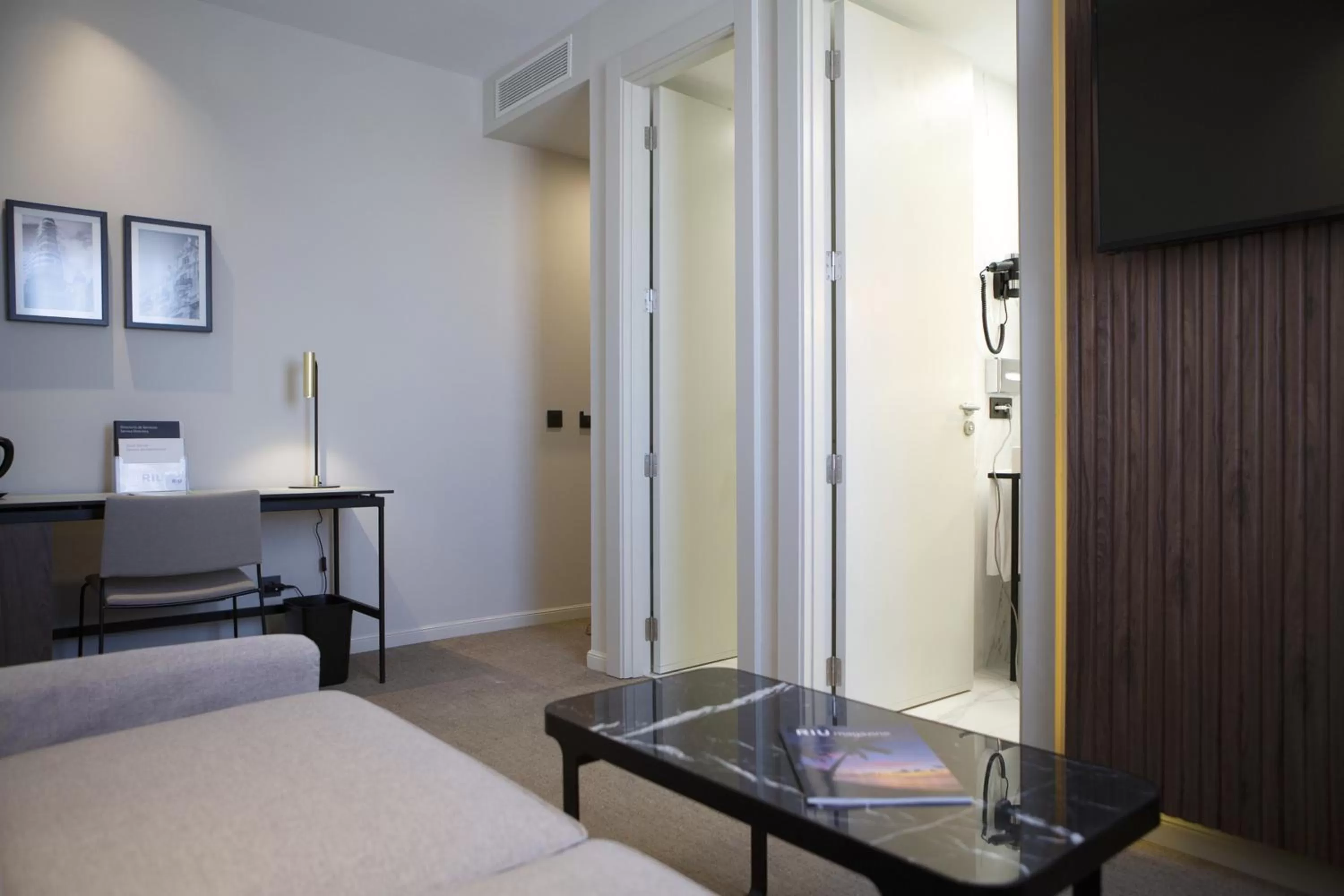 Seating area, Bed in Riu Plaza España