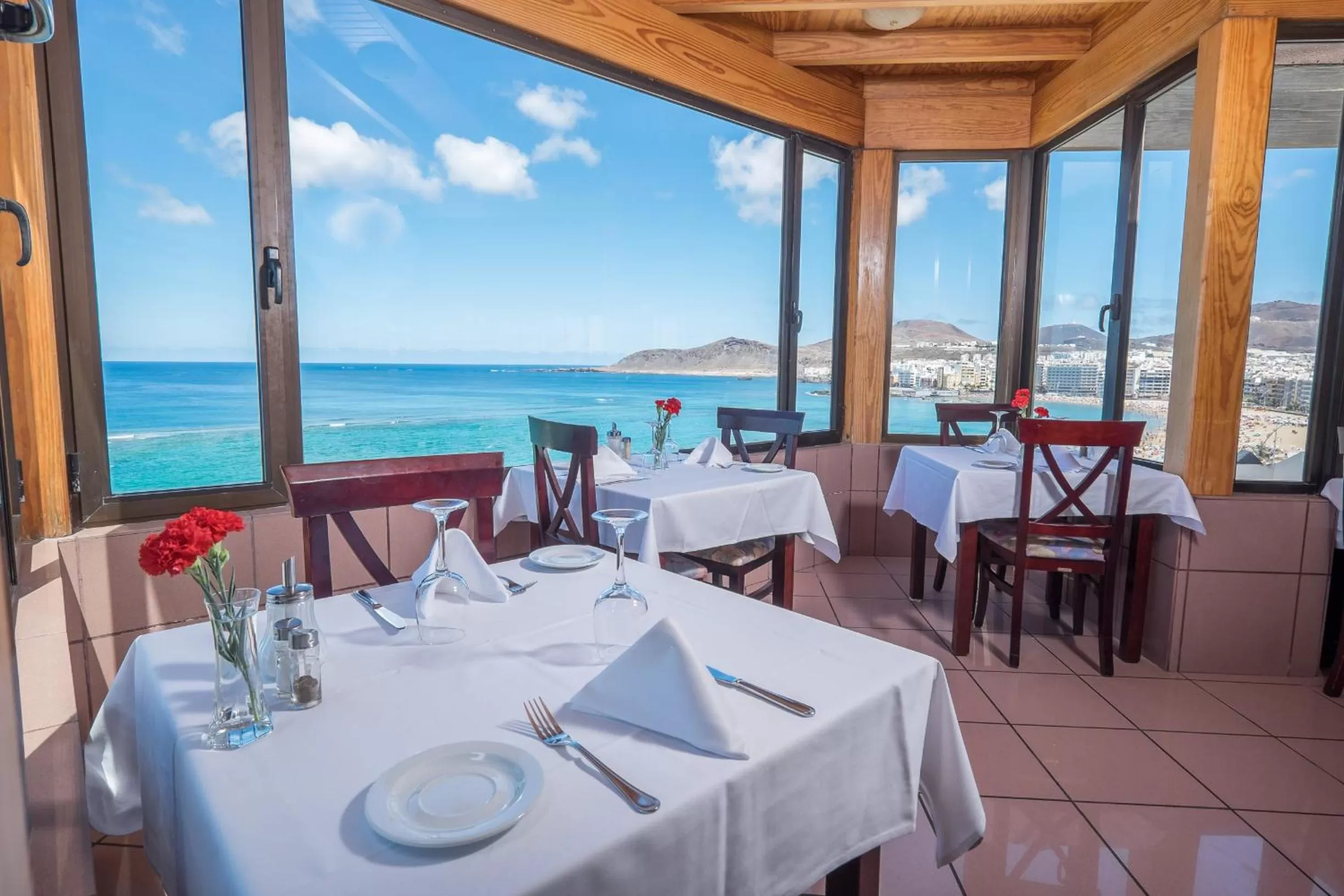 Restaurant/places to eat in Hotel Concorde