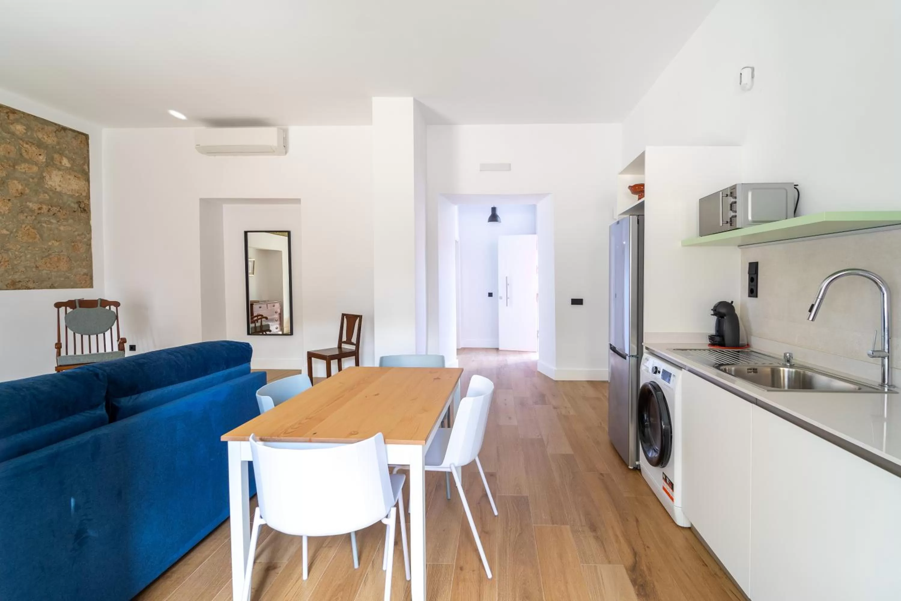 Kitchen or kitchenette in Albor Suites