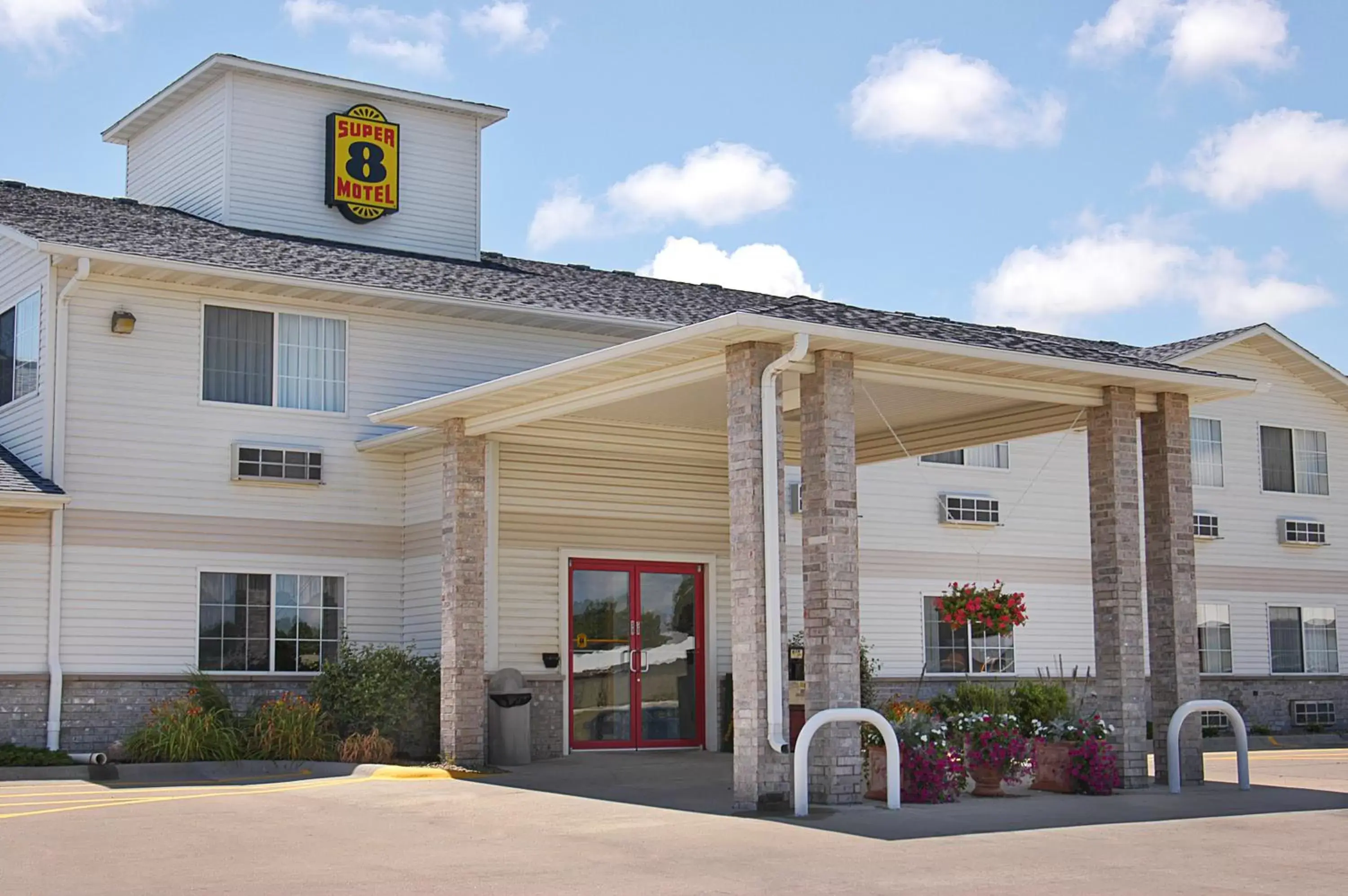 Facade/entrance in Super 8 by Wyndham Clarinda Facade/entrance in Super 8 by Wyndham Clarinda