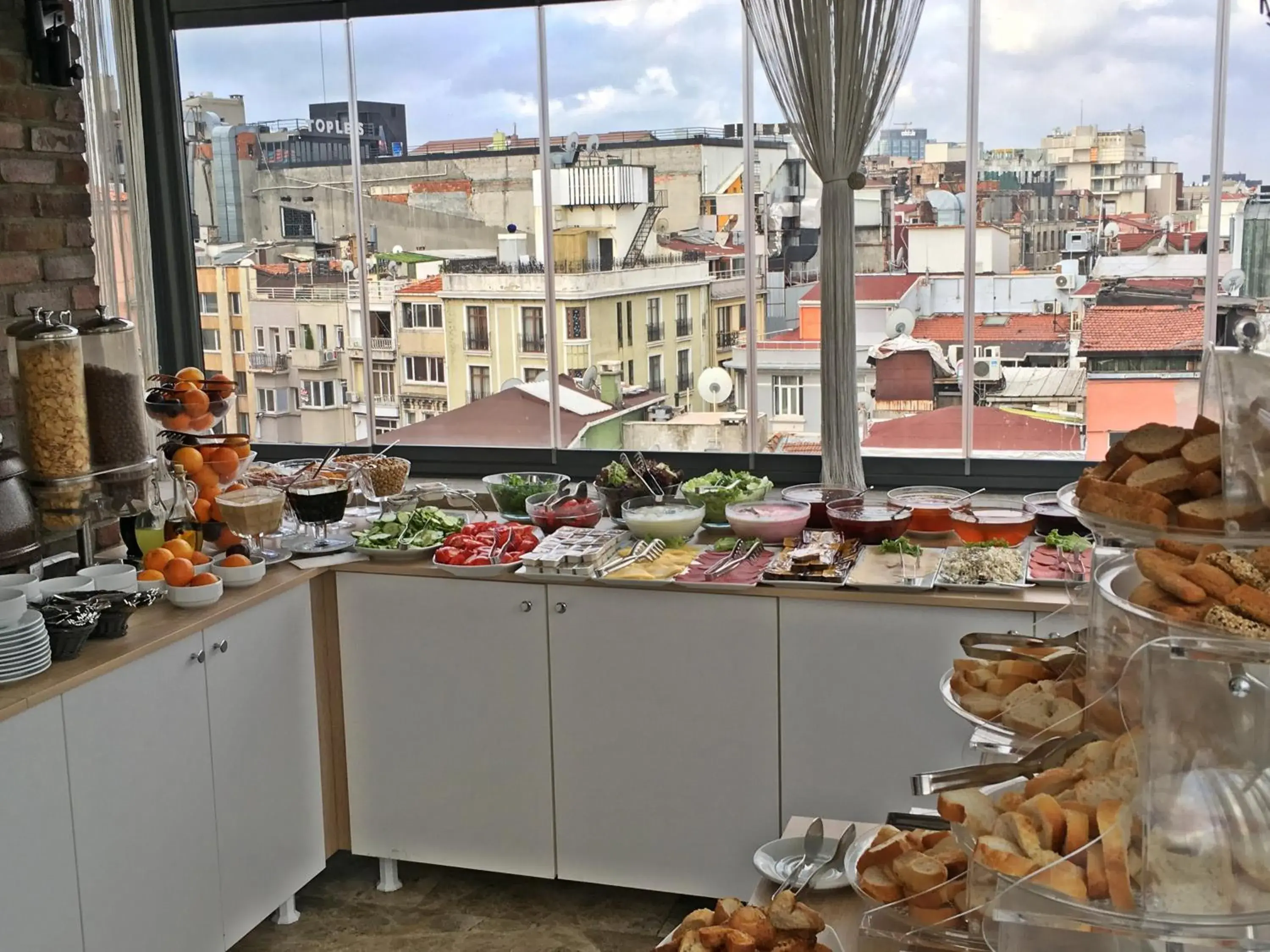 Food and drinks in Taksim Line Hotel