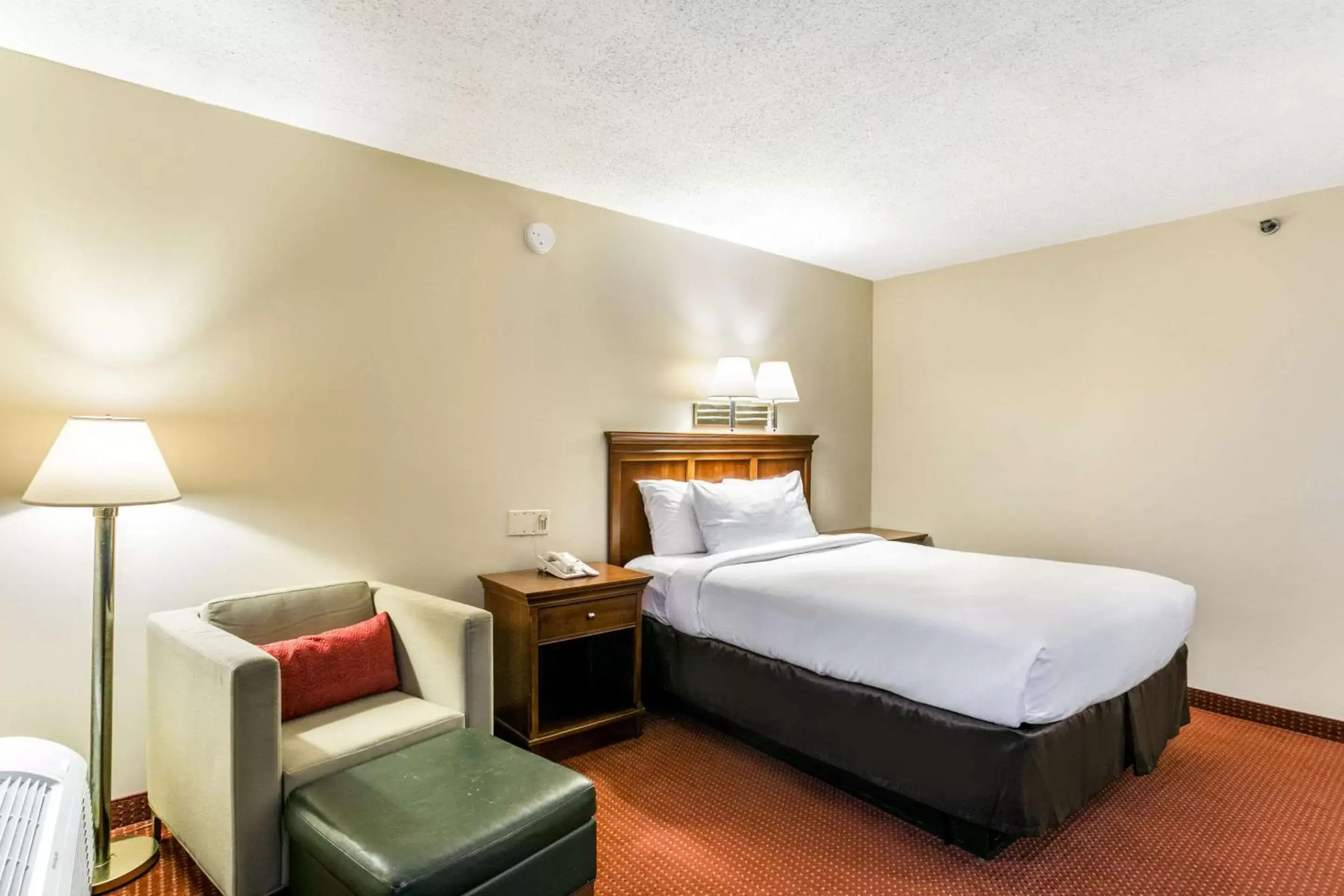 Photo of the whole room, Bed in Clarion Hotel BWI Airport Arundel Mills