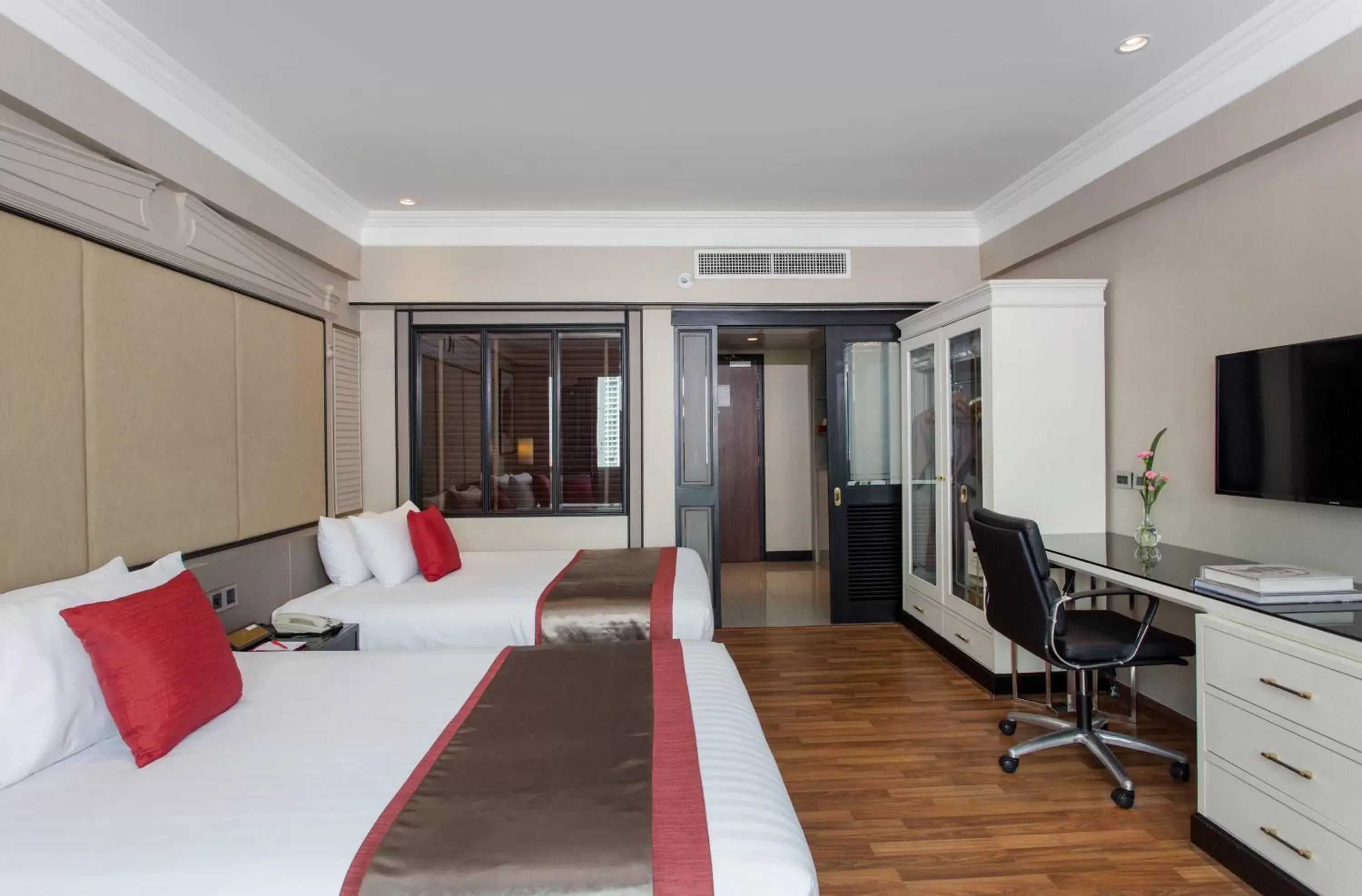 Deluxe Twin Room with Pool View in Ramada Plaza by Wyndham Bangkok Menam Riverside
