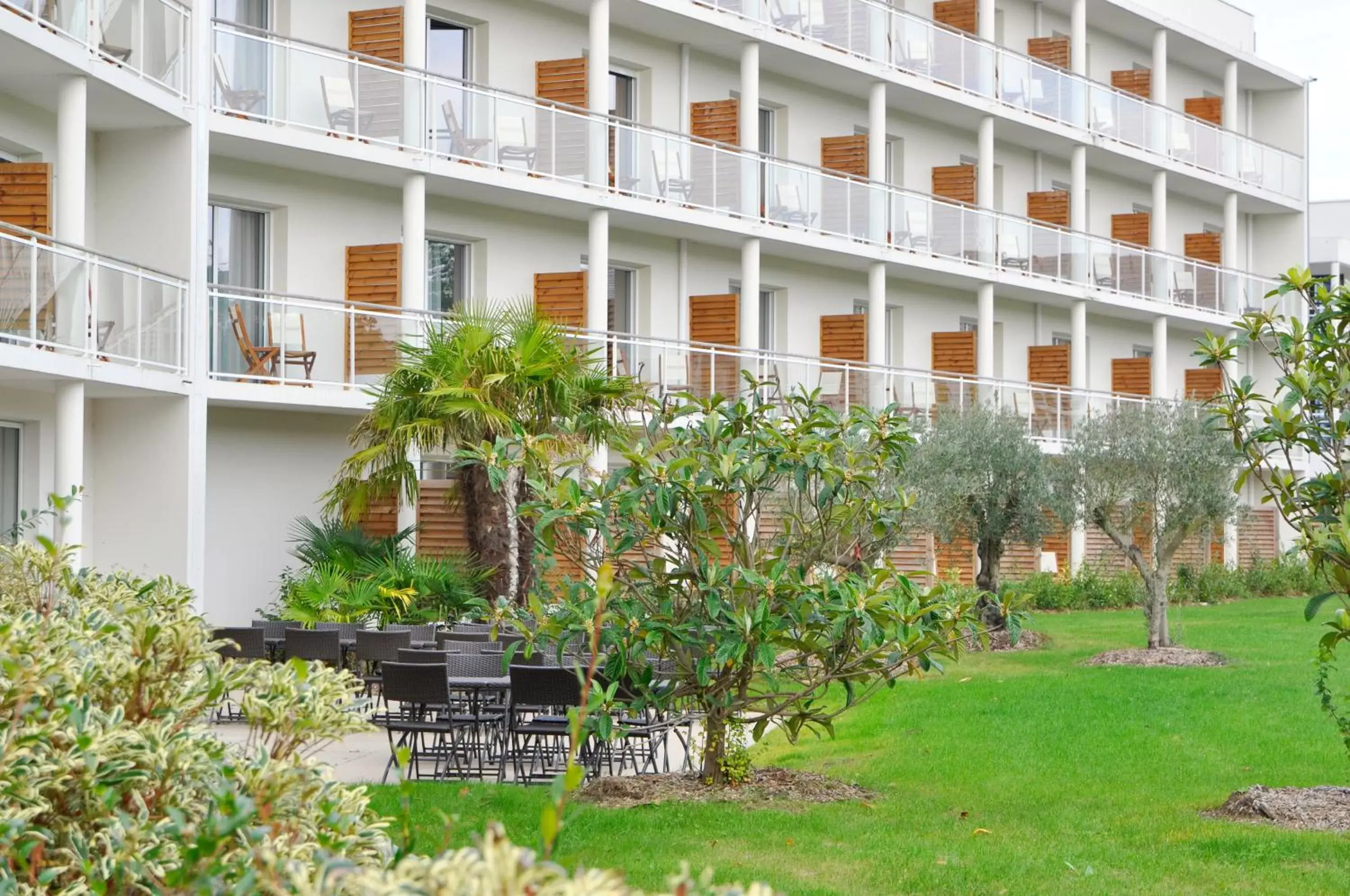 Balcony/Terrace, Property Building in Golden Tulip Nantes Carquefou Suite