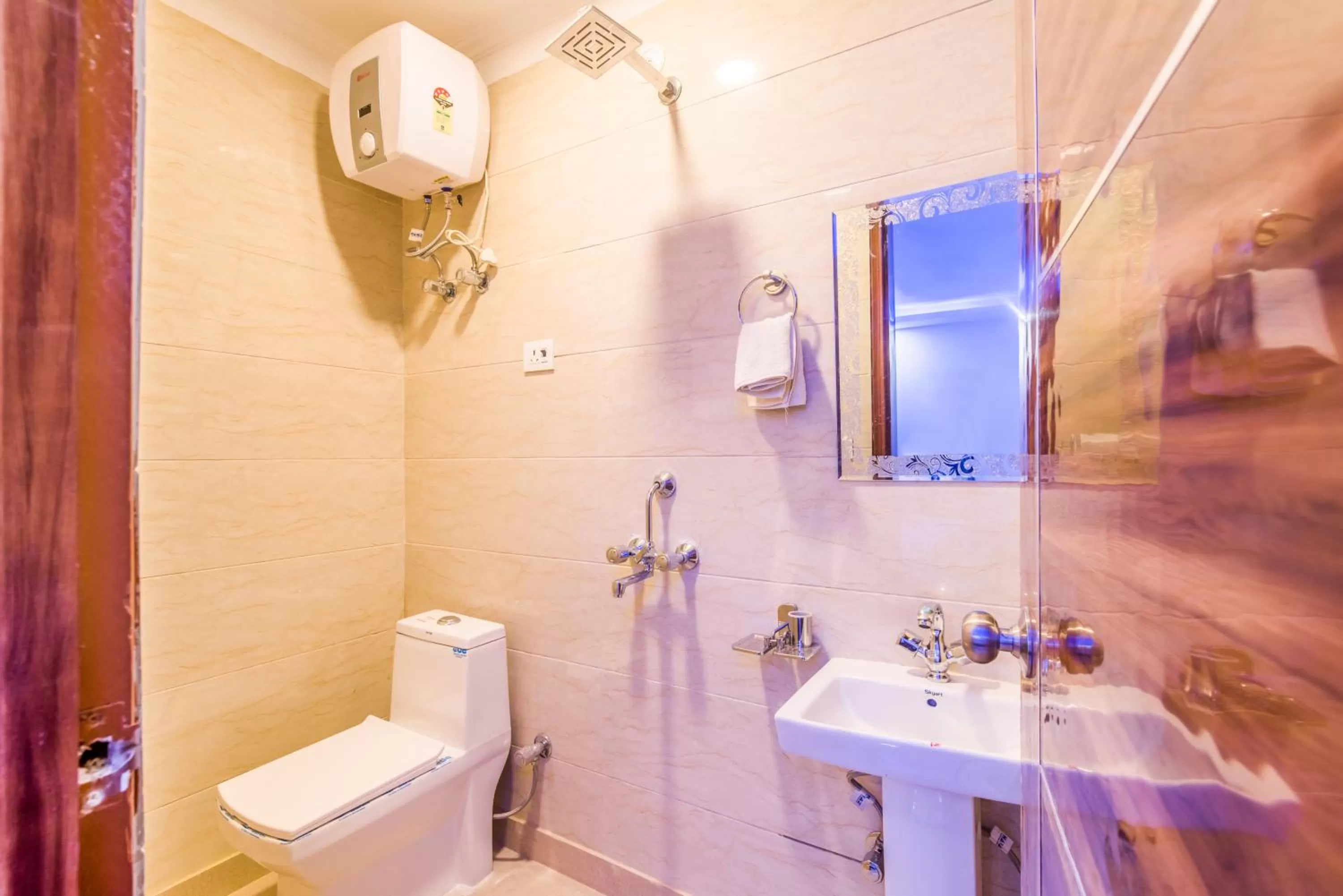 Shower in Hotel Festival Mahipalpur At Delhi Airport