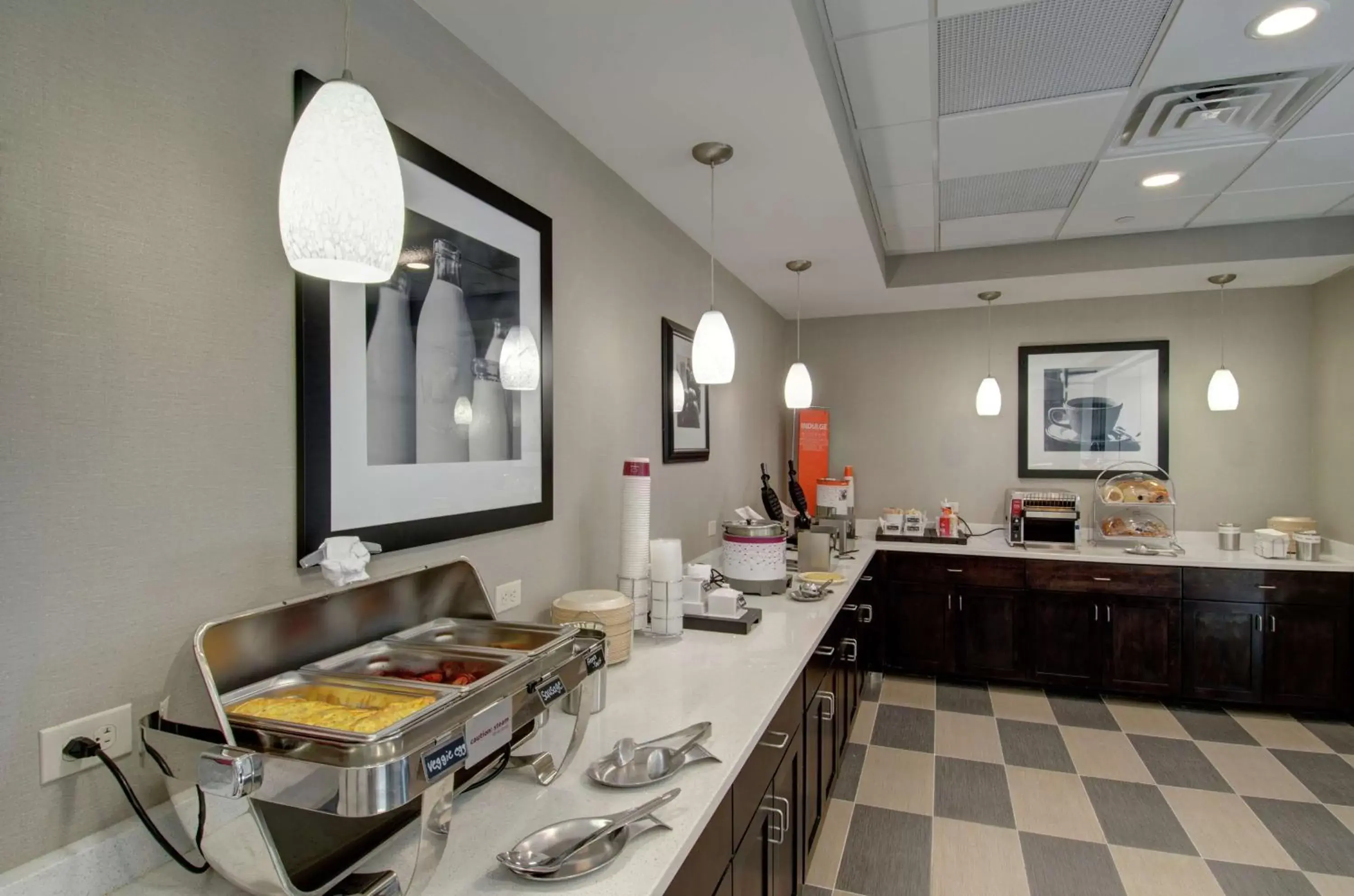 Dining area, Restaurant/Places to Eat in Hampton Inn & Suites Springfield Downtown