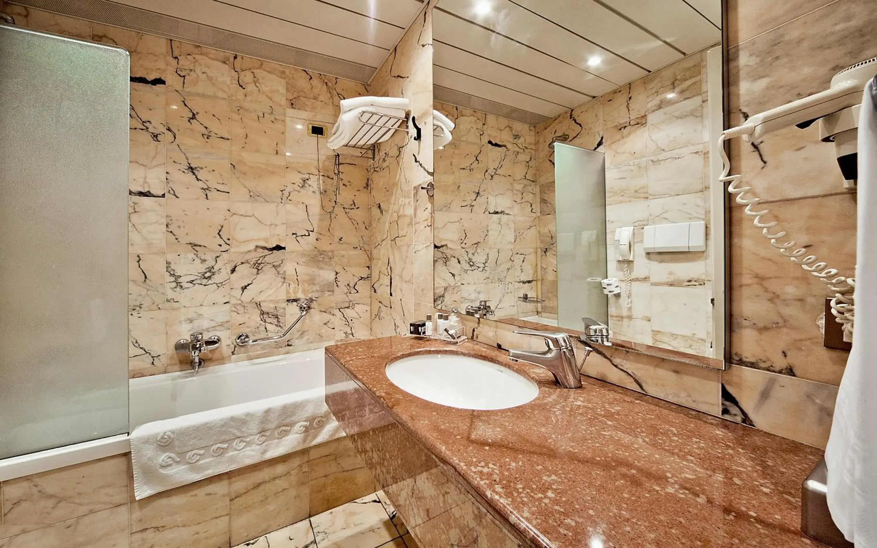 Bathroom in Mediterraneo Palace Hotel