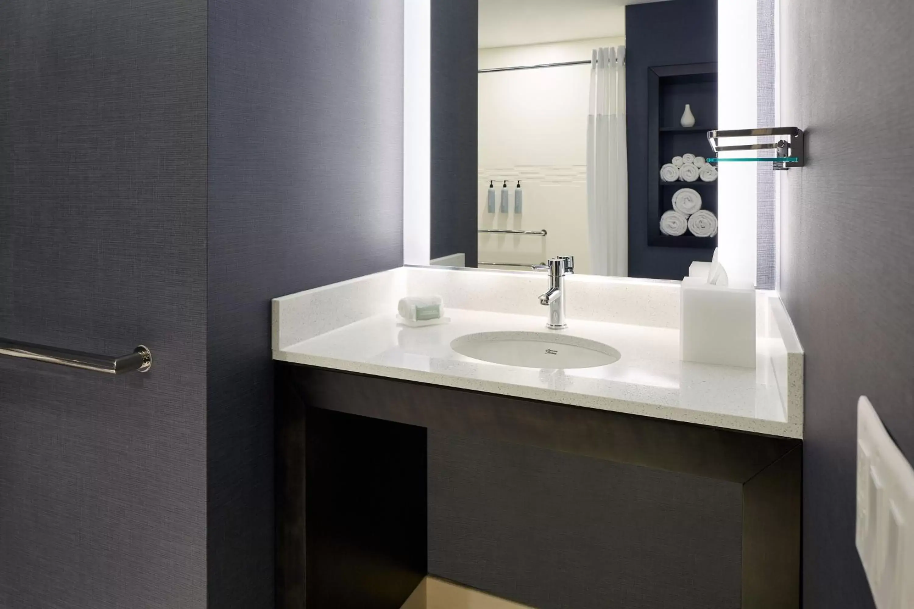 Bathroom in Residence Inn by Marriott Montreal Midtown